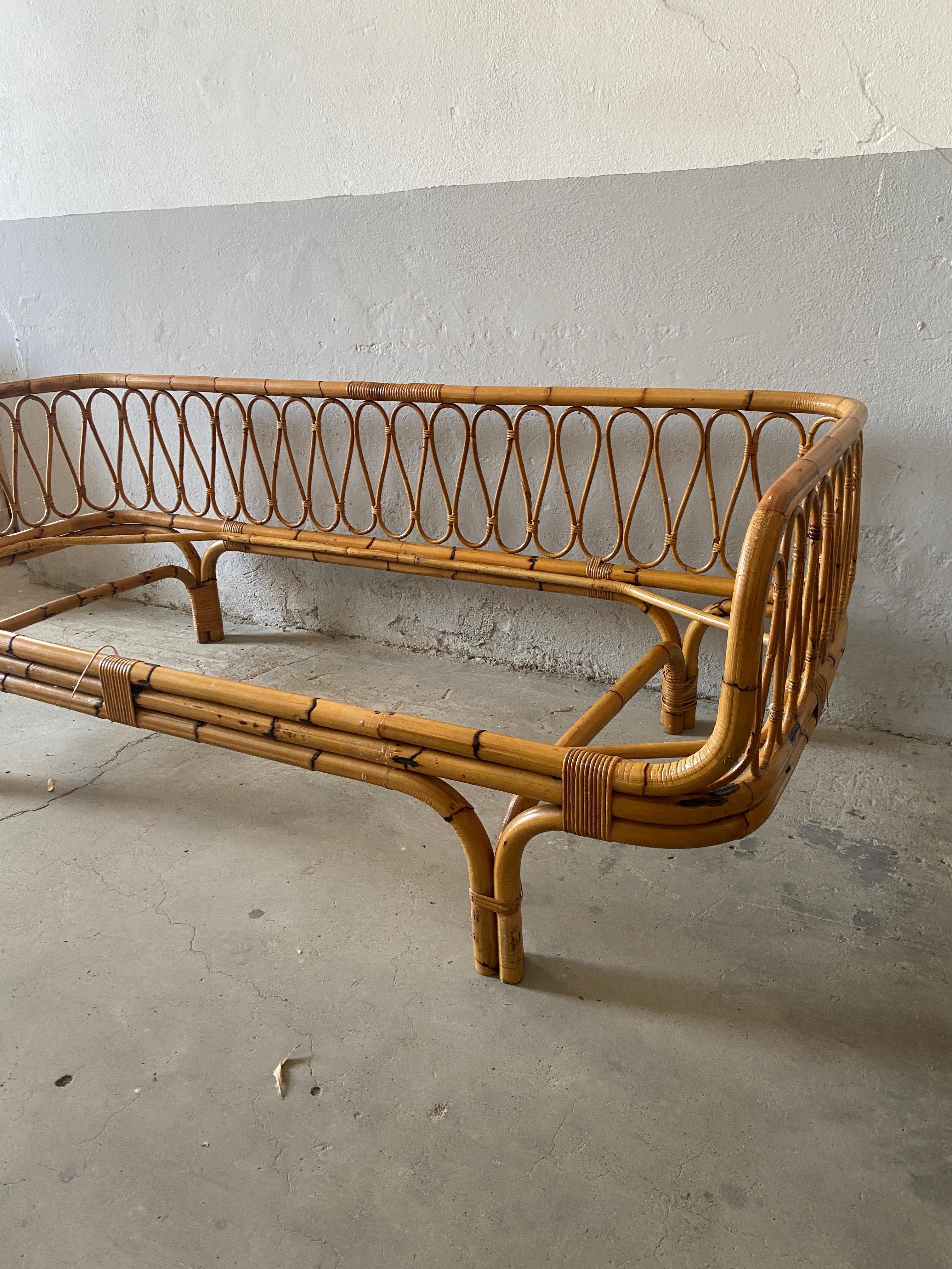 Mid-Century Modern Italian Bamboo Sofa Bed from 1970s In Good Condition In Prato, IT
