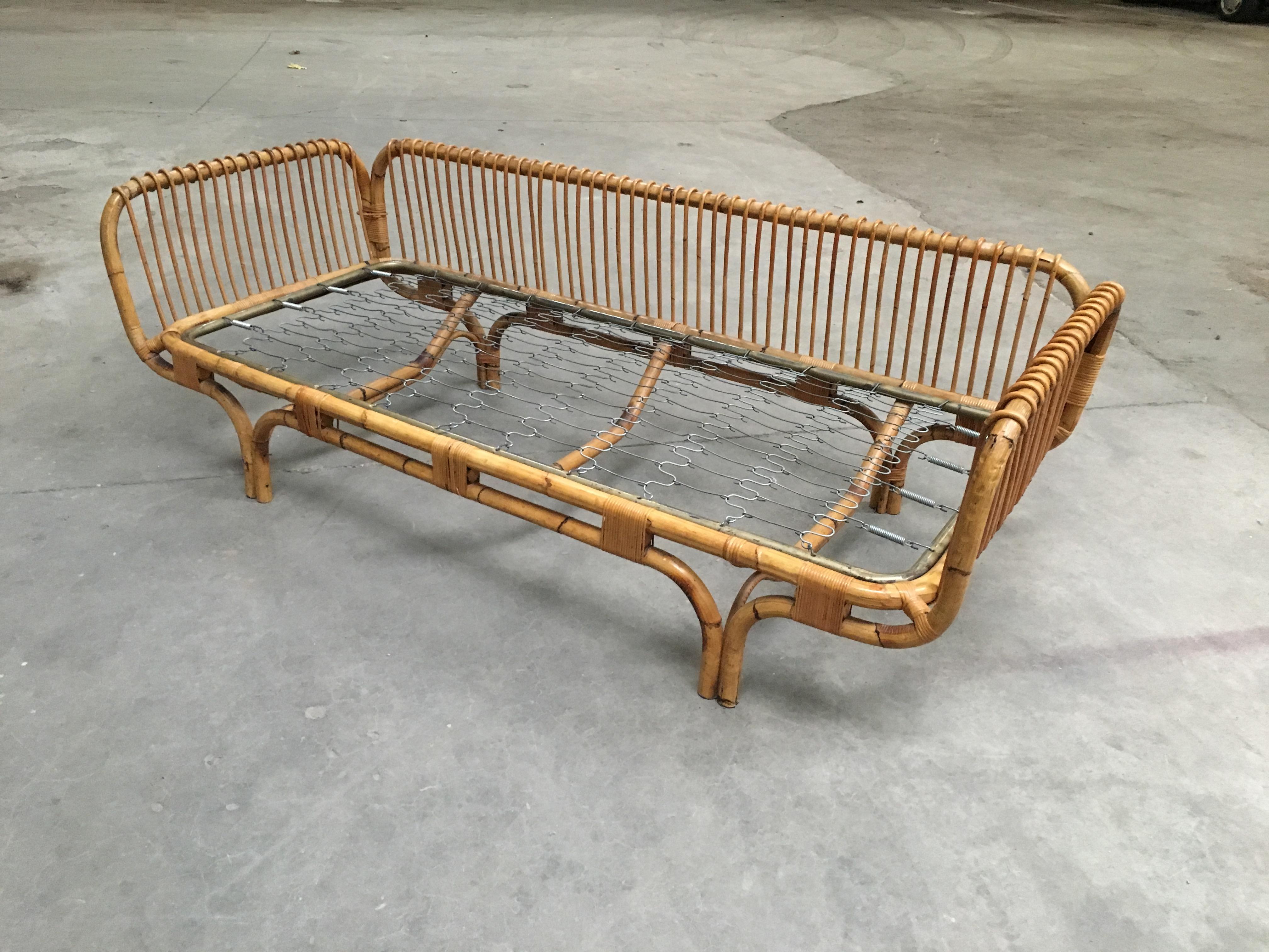 Mid-Century Modern Italian Bamboo Sofa or Day Bed, 1970s In Good Condition In Prato, IT