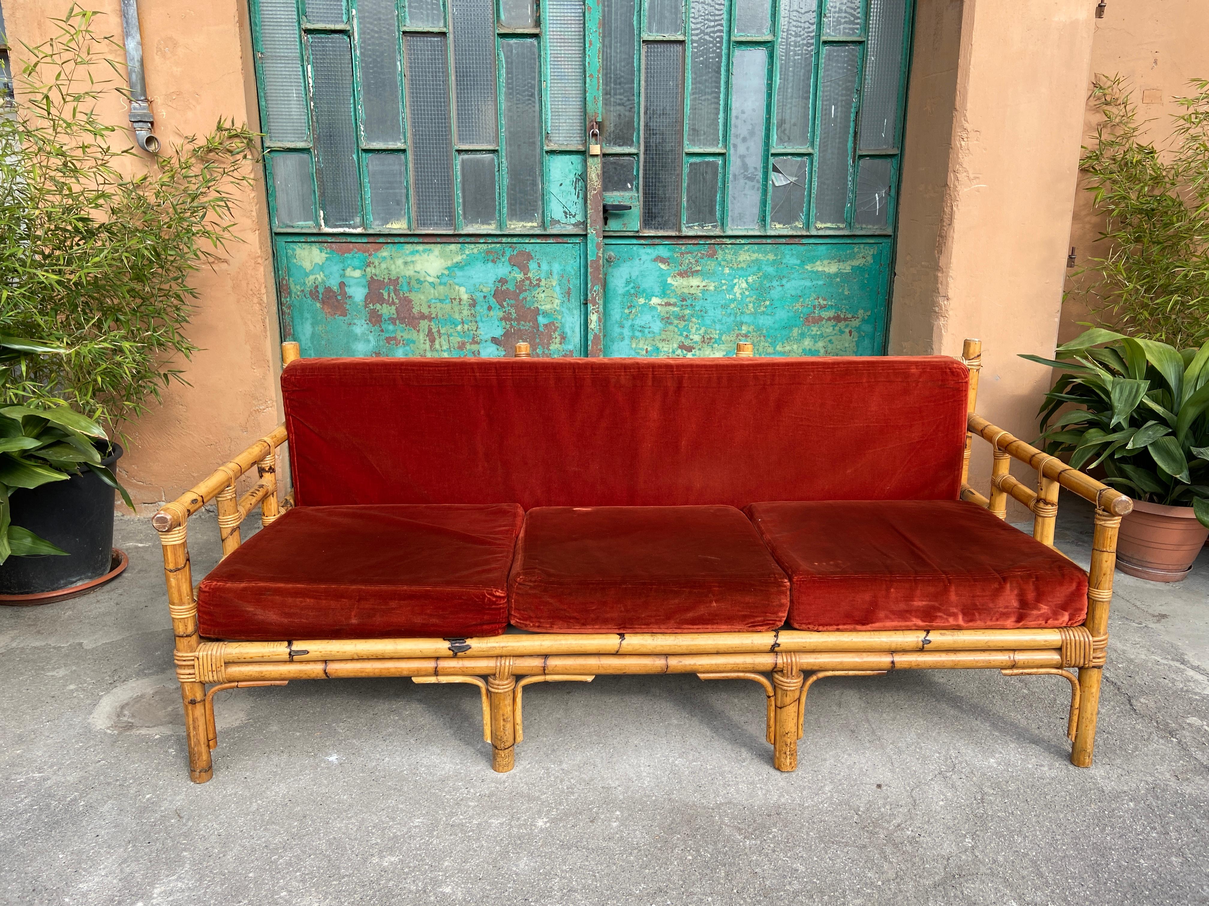 Mid-Century Modern Italian bamboo sofa with its cushions from Vivai del Sud, 1970s.
The Sofa could come with its side table as shown in the photo.
Price on request.
