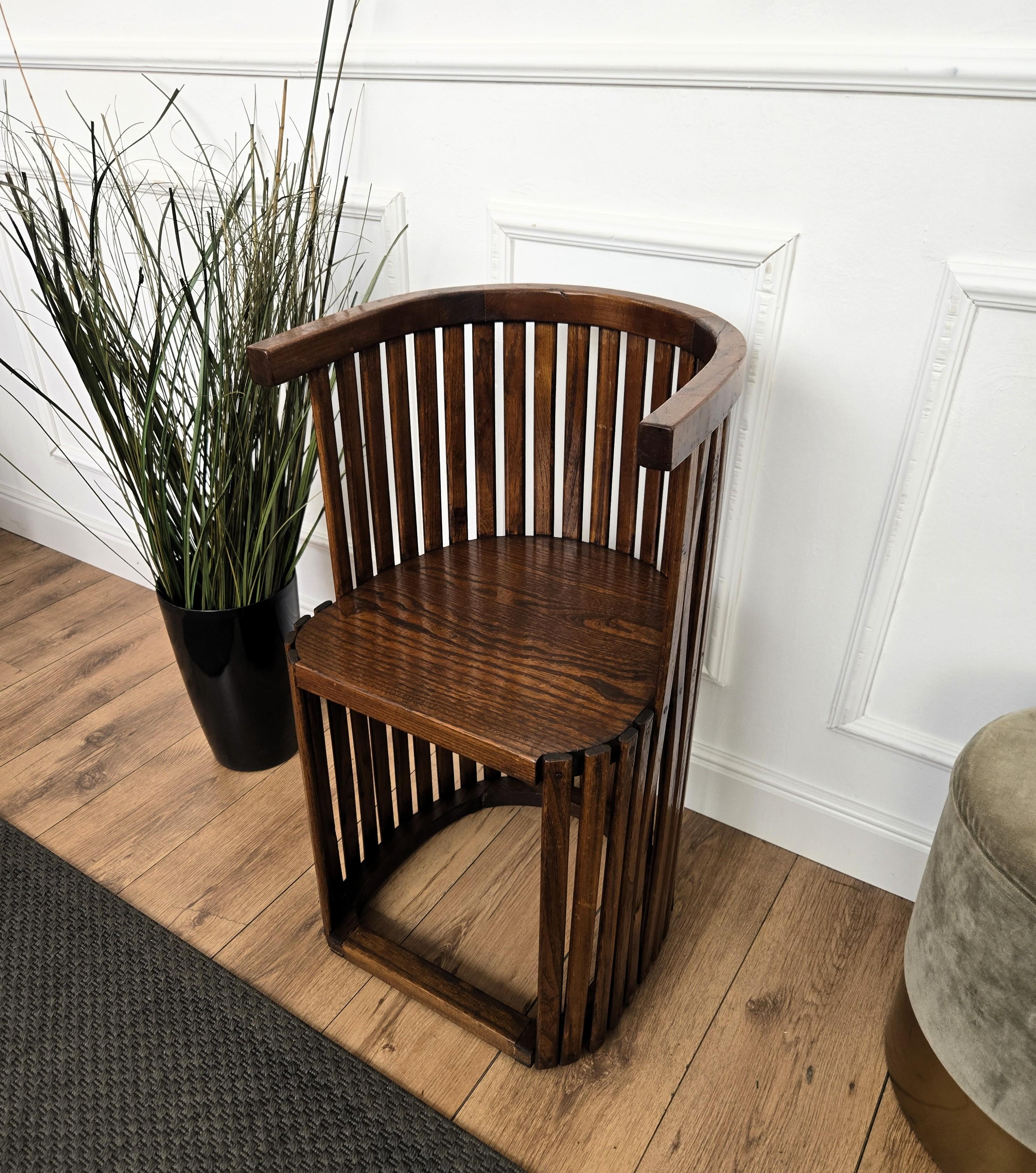 Chaise longue en bois de noyer de style italien moderne du milieu du siècle Bon état - En vente à Carimate, Como