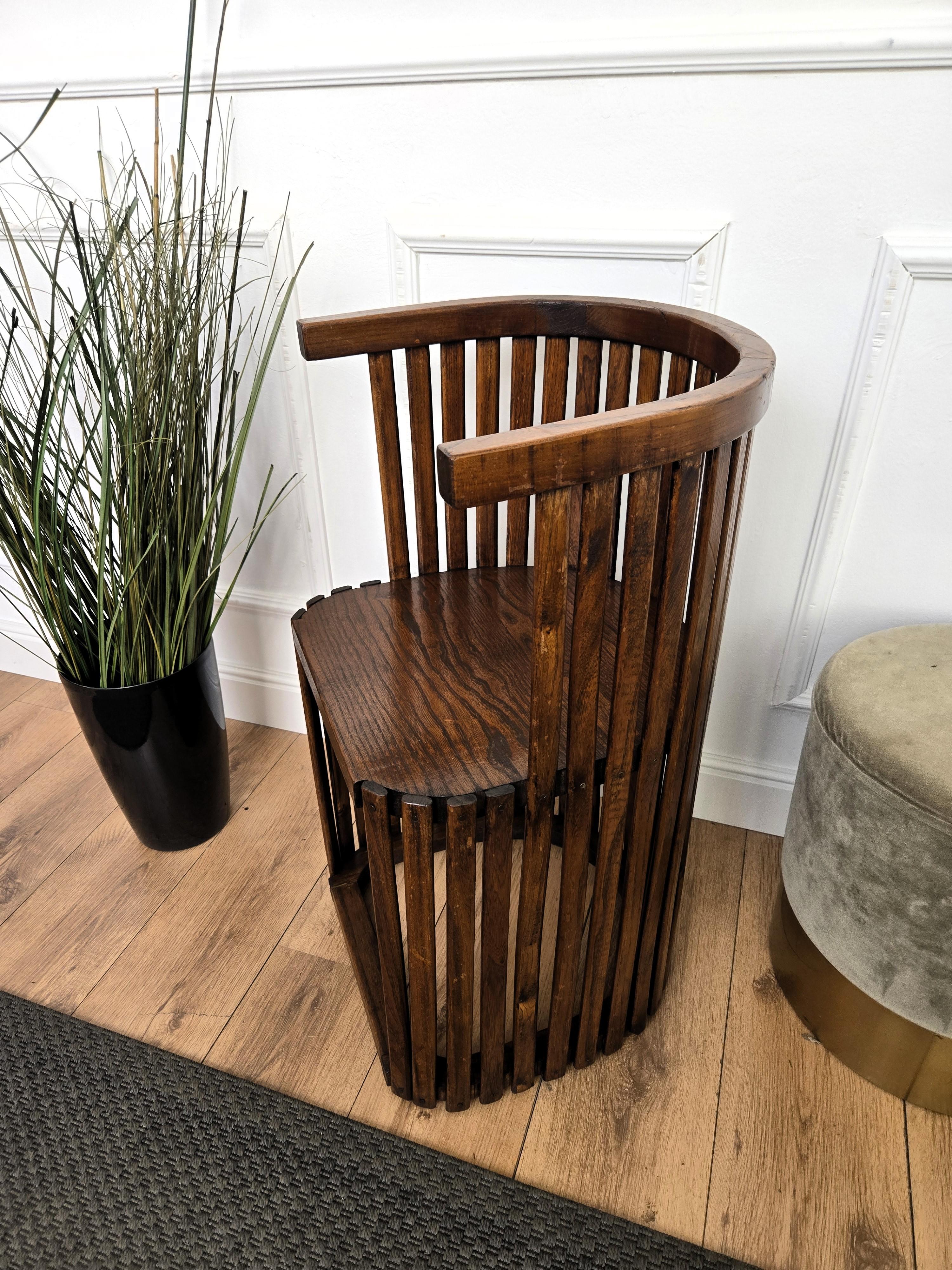 Bois Chaise longue en bois de noyer de style italien moderne du milieu du siècle en vente
