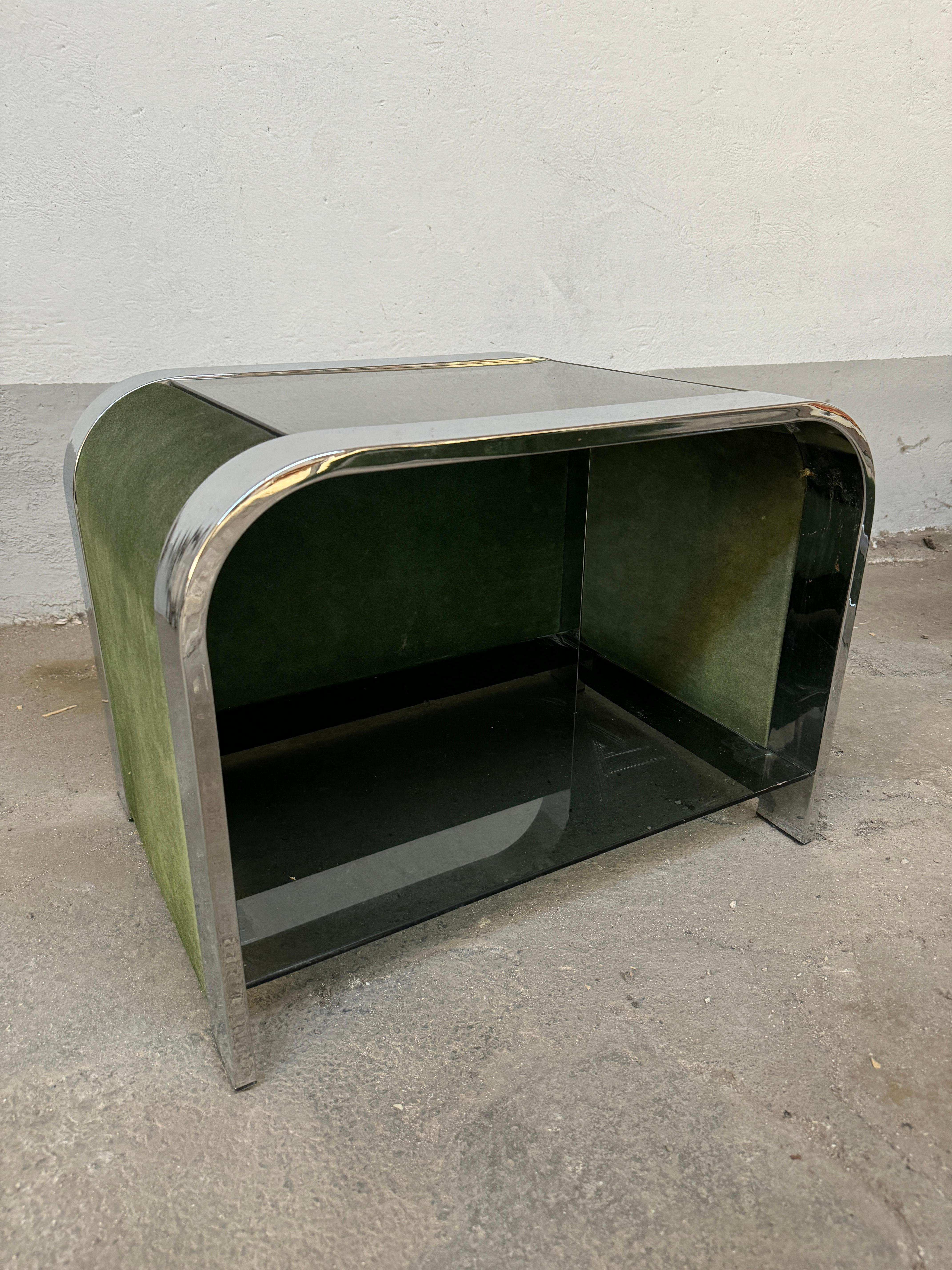 Mid-Century Modern Italian Bedroom Set in Chrome and Suede. 1970s For Sale 8