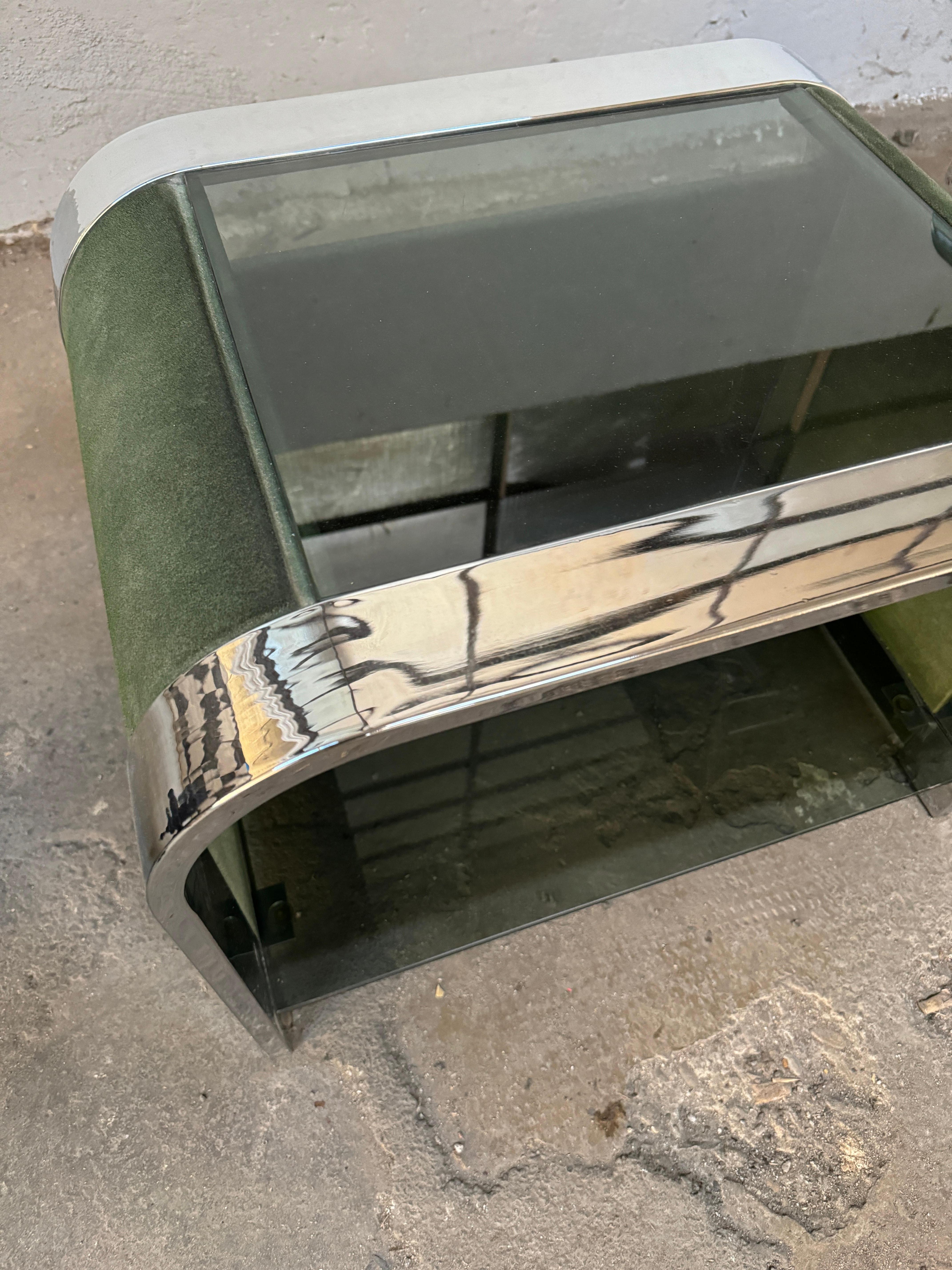 Mid-Century Modern Italian Bedroom Set in Chrome and Suede. 1970s For Sale 9