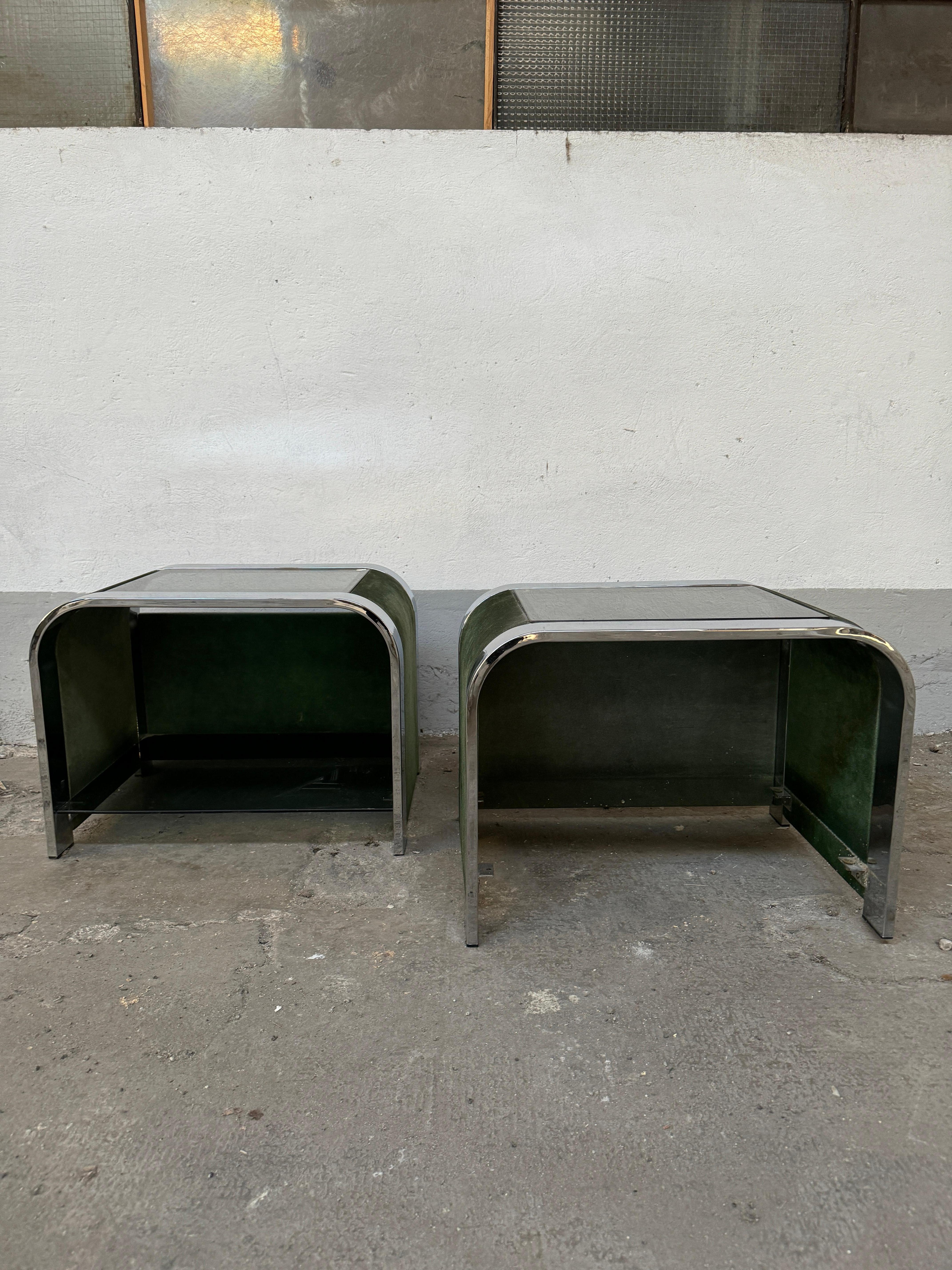 Mid-Century Modern Italian Bedroom Set in Chrome and Suede. 1970s For Sale 4