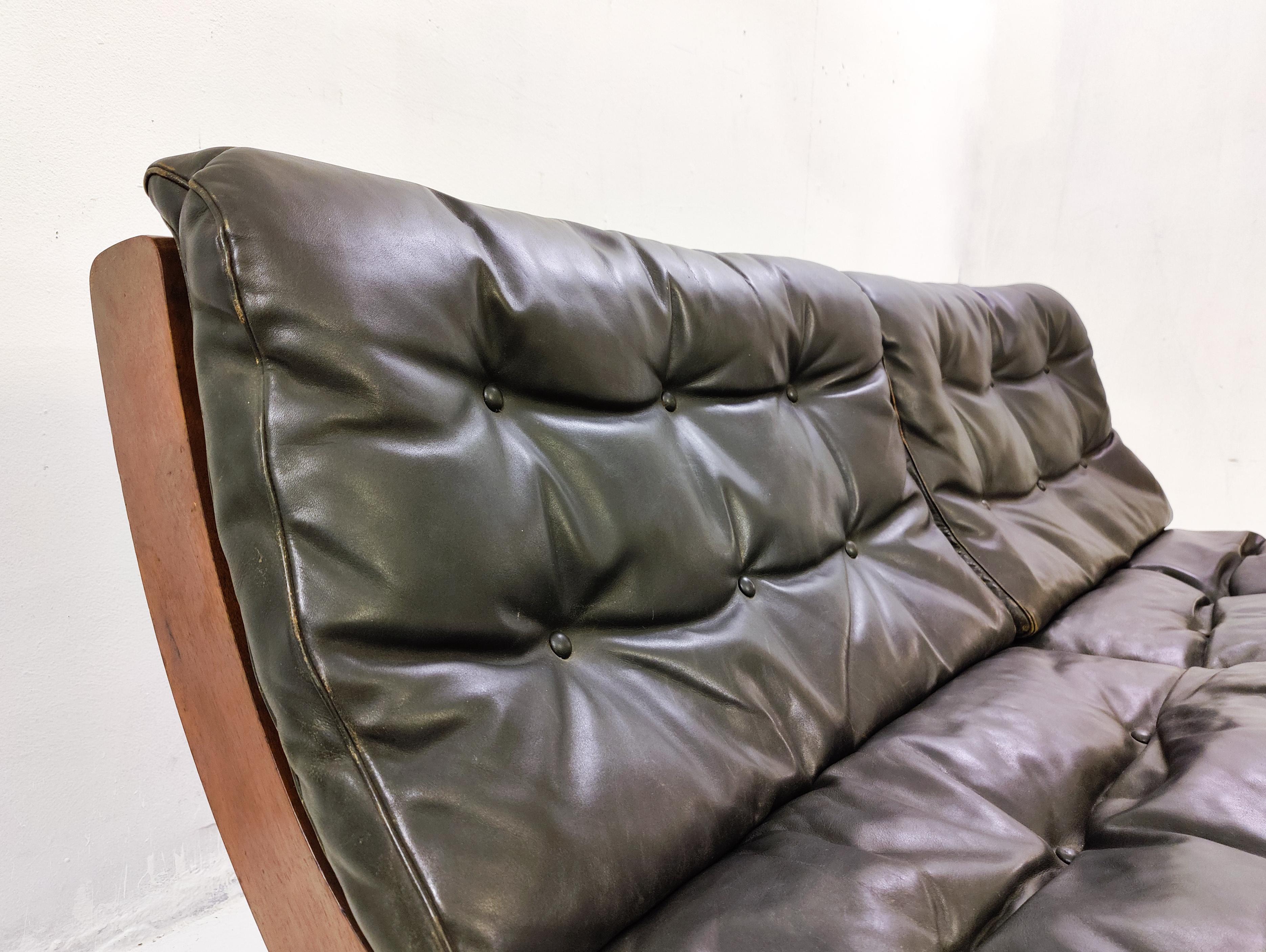 Mid-Century Modern Italian Black Leather and Wood Sofa, 1960s In Good Condition In Brussels, BE