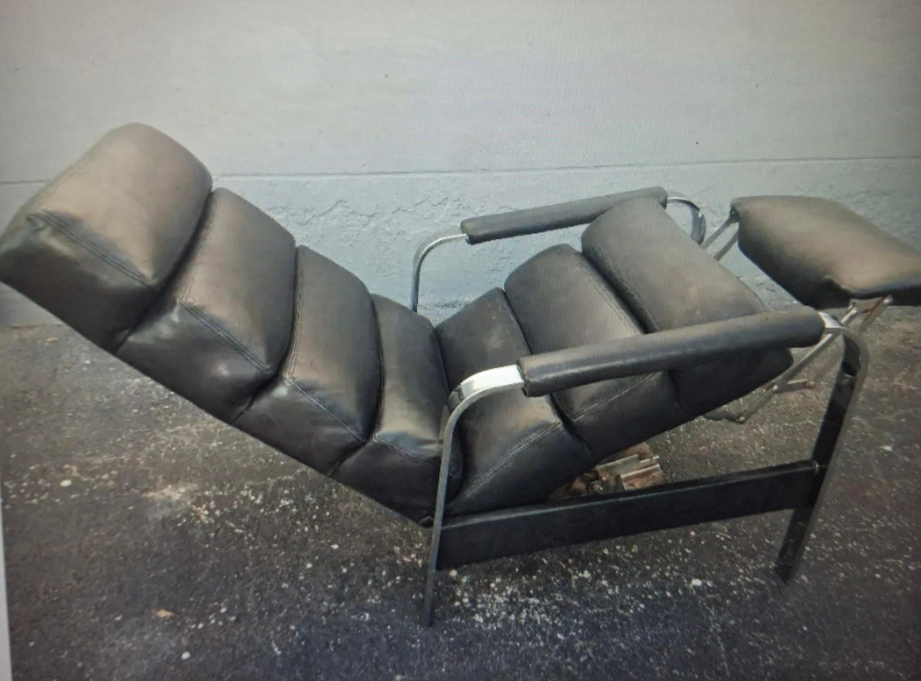 Fauteuil inclinable en cuir noir et chrome de style The Moderns. Milo Baughman en vente 3