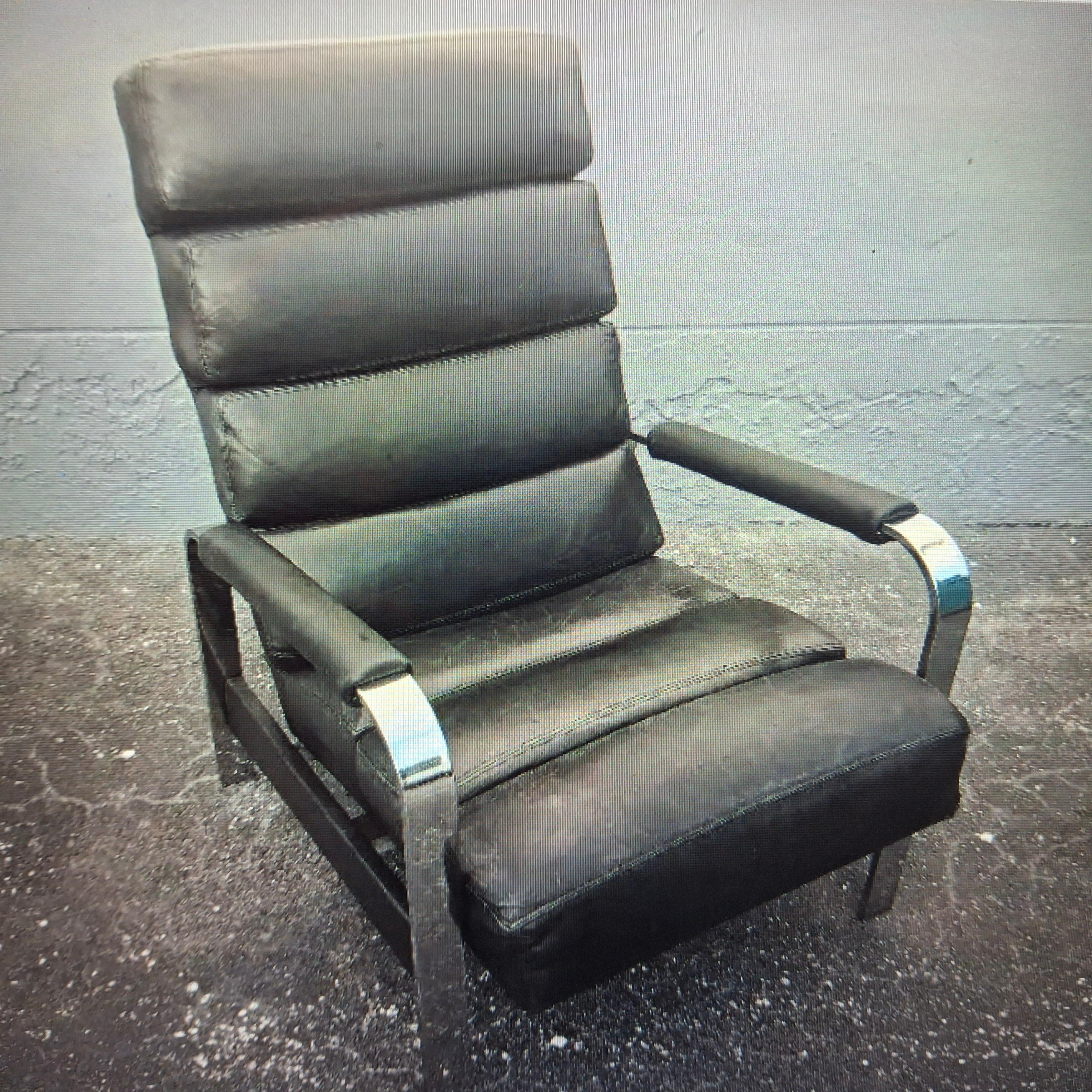 Fauteuil inclinable en cuir noir et chrome de style The Moderns. Milo Baughman en vente 5