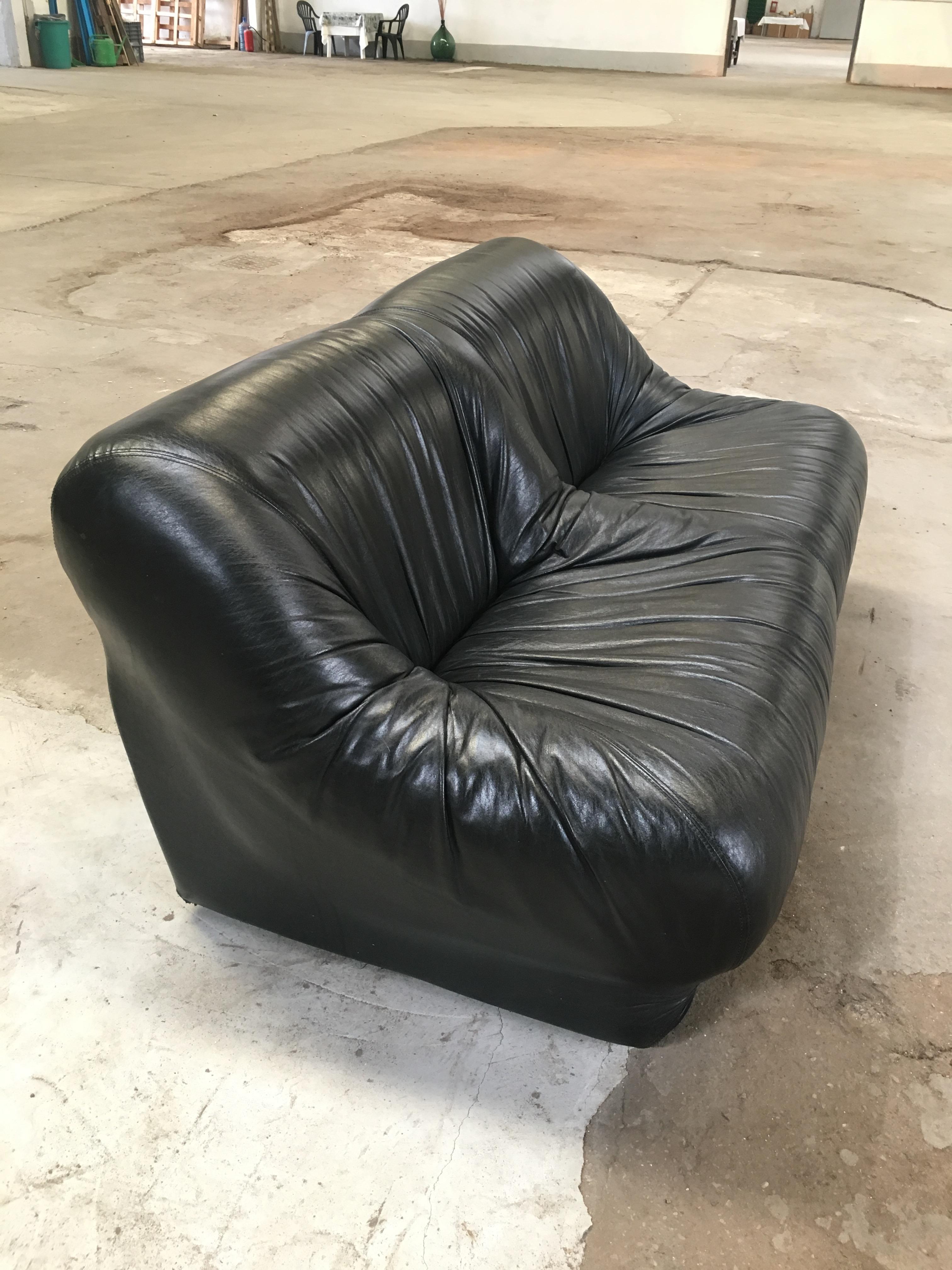 Late 20th Century Mid-Century Modern Italian Black Leather Sofa with Metal Buckle, 1970s 