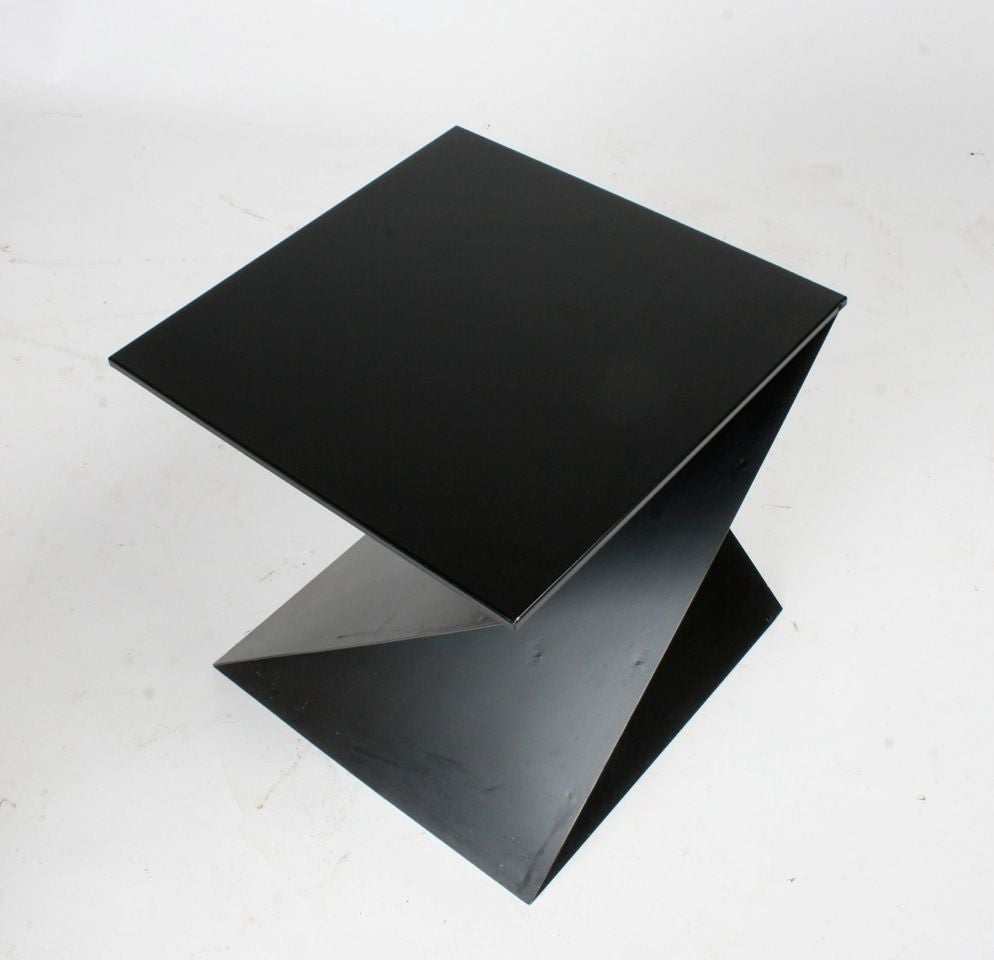 Mid-Century Modern Italian Black Painted Cubist or Origami Side Table In Good Condition For Sale In St. Louis, MO