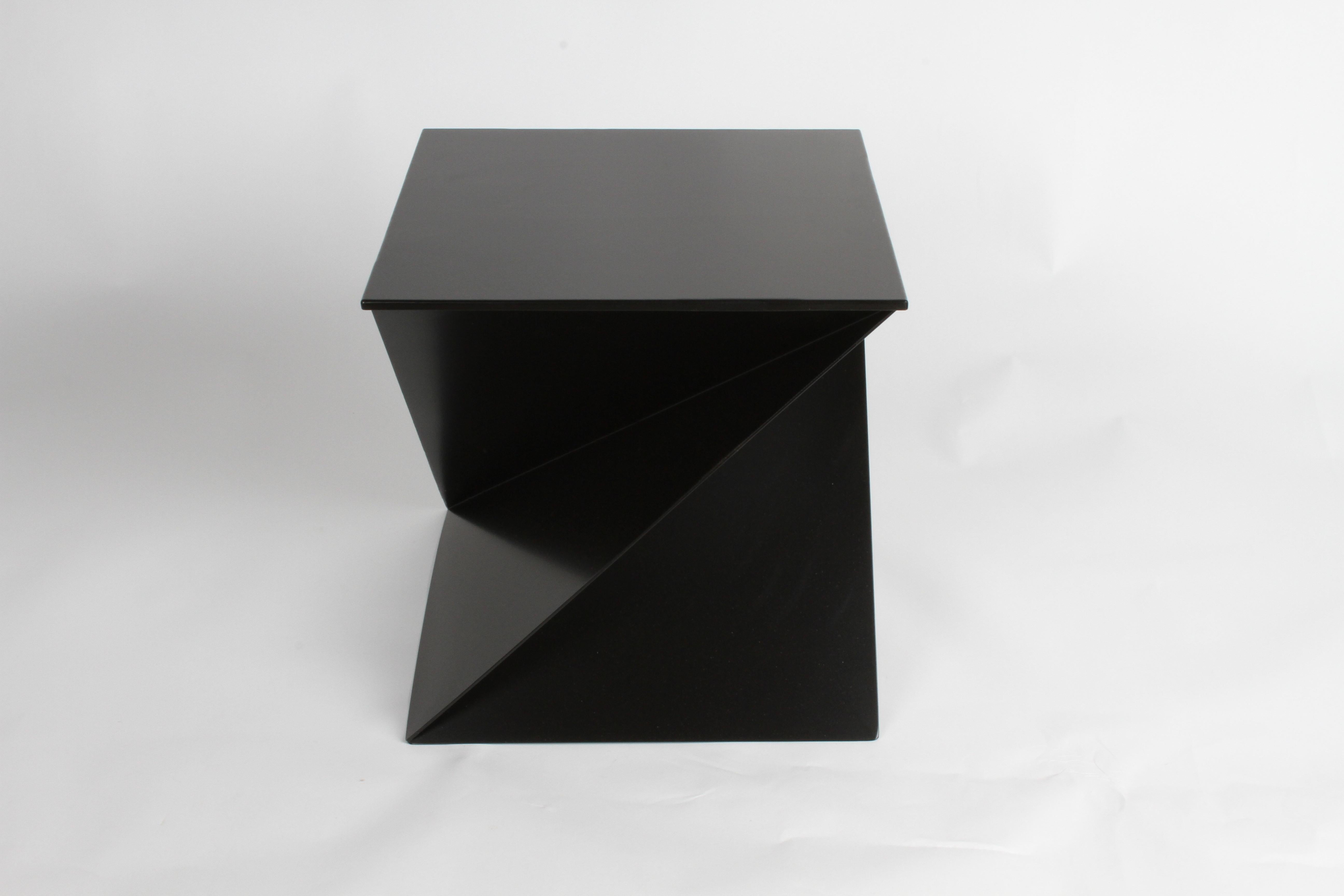 Mid-Century Modern Italian Black Painted Cubist or Origami Side Table For Sale 2