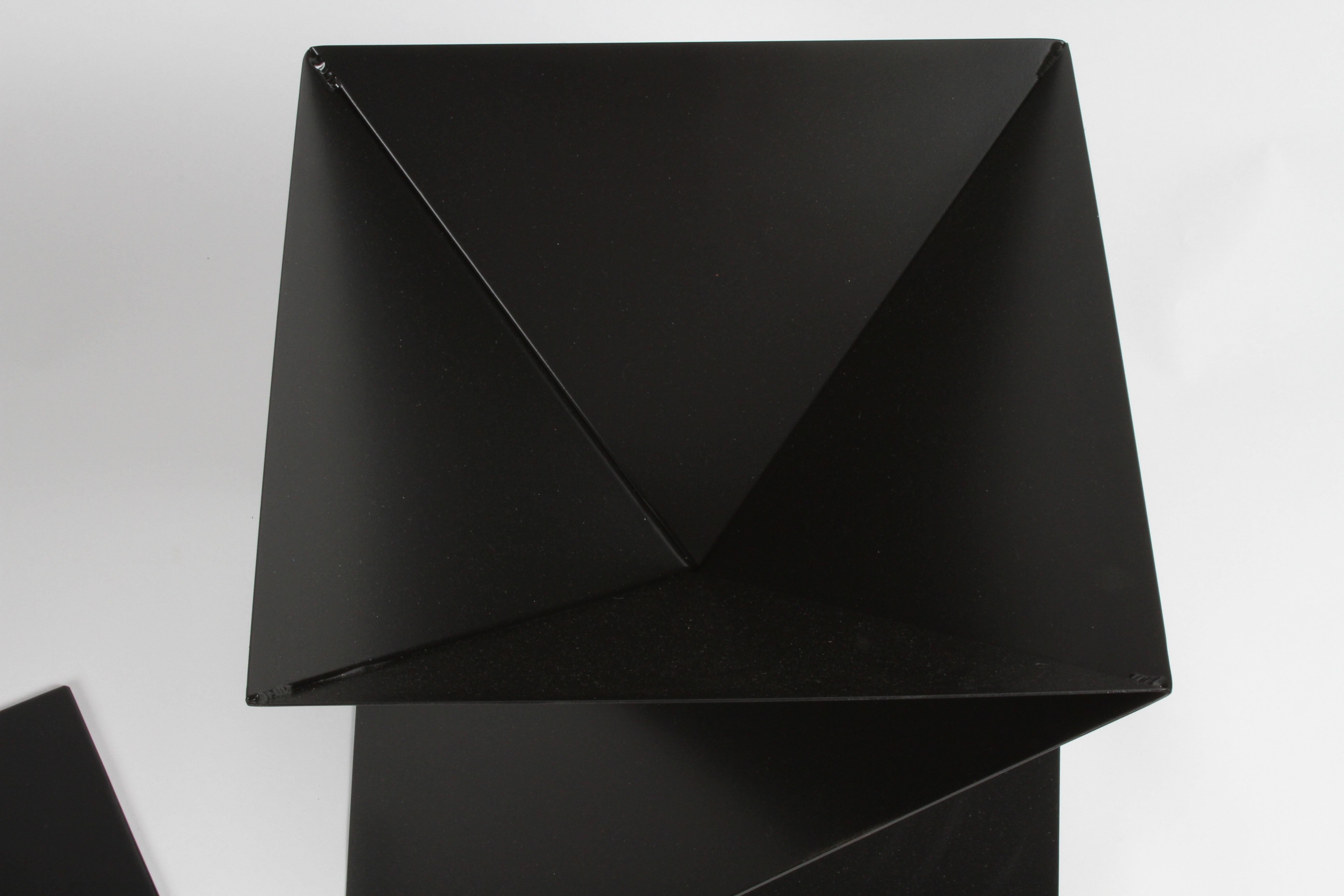 Mid-Century Modern Italian Black Painted Cubist or Origami Side Table For Sale 3