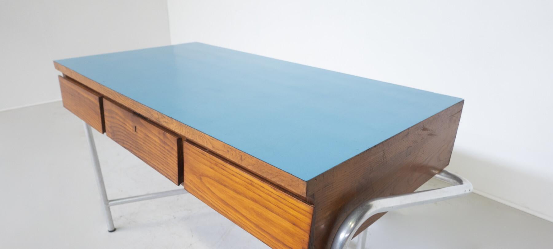 Mid-Century Modern Italian Blue Desk, Drawers, 1940s In Good Condition For Sale In Brussels, BE