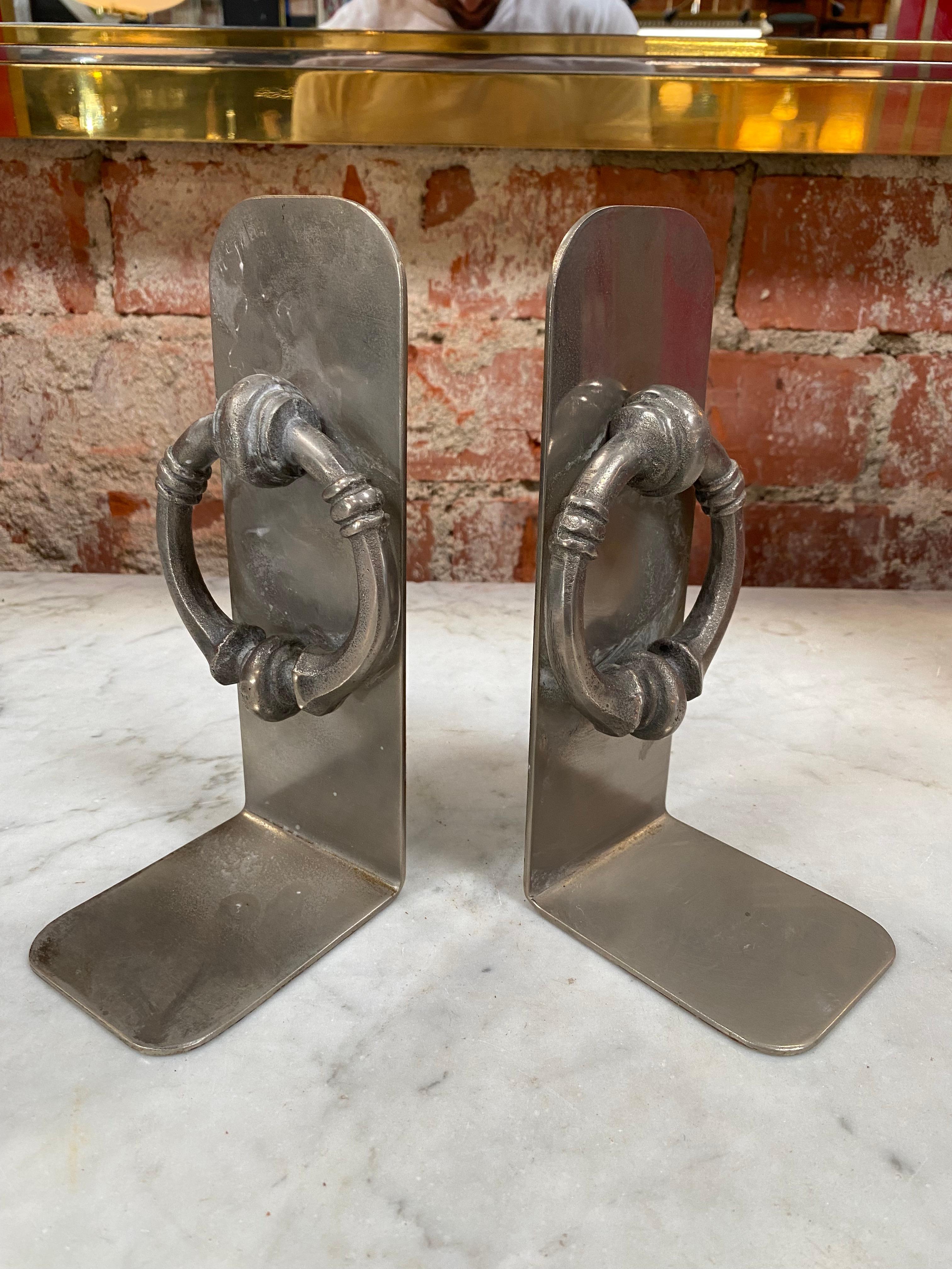 Italian bookends Made with metal.
  