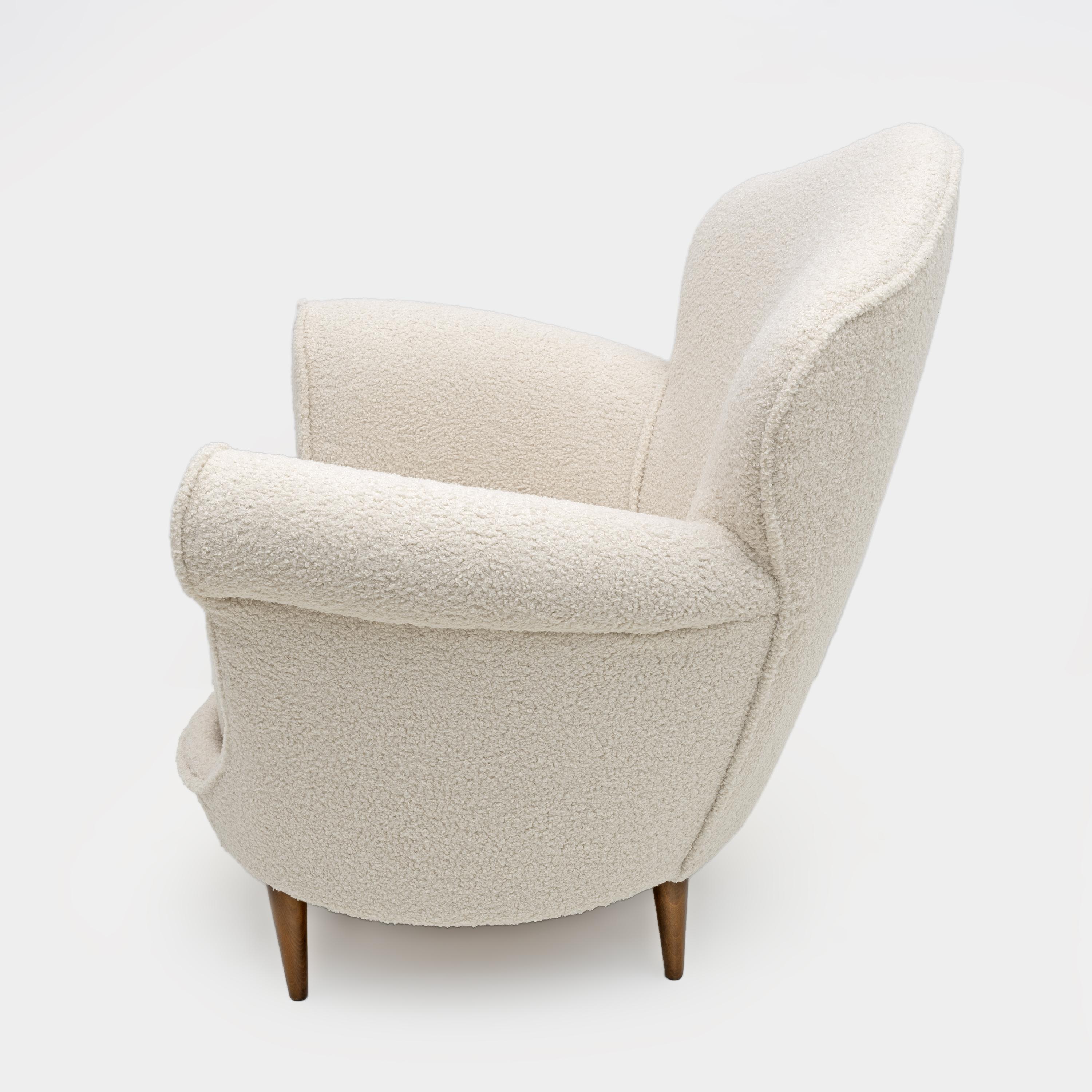 Mid-20th Century Mid-Century Modern Italian Bouclè Curved Armchair, 1950s For Sale
