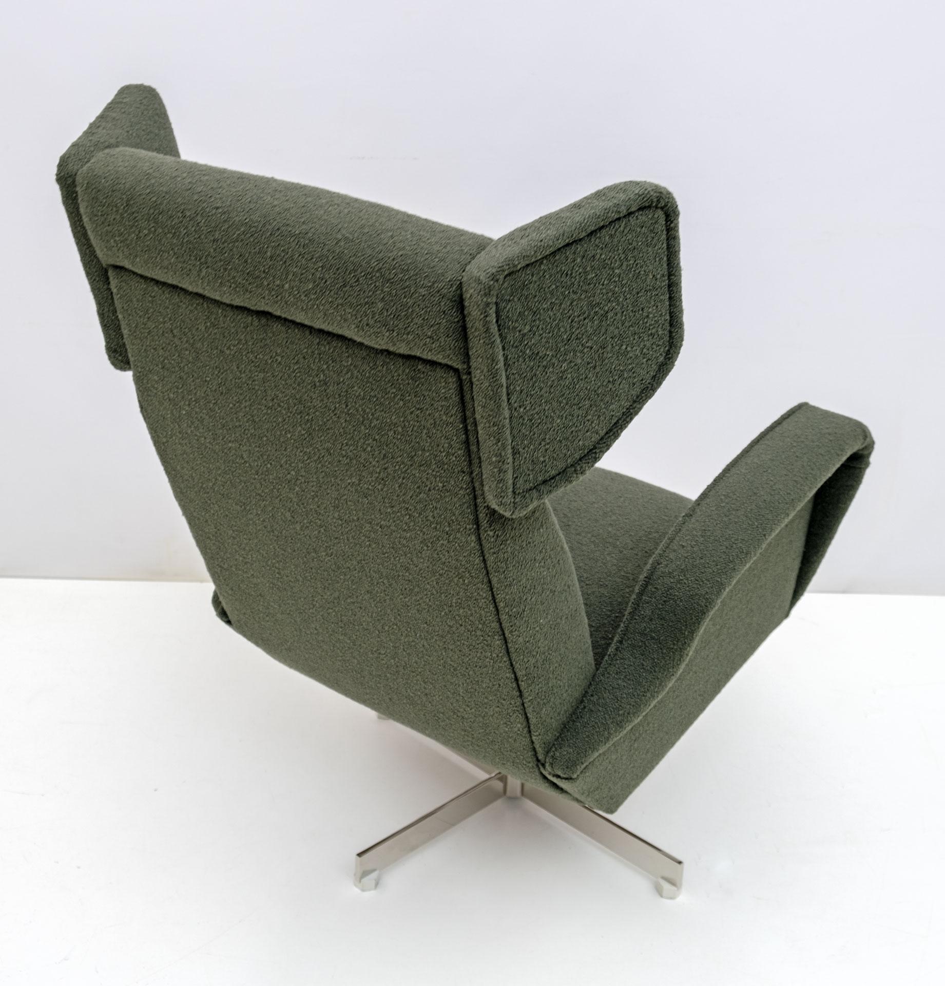 Mid-century Modern Italian Bouclé Swivel High Back Armchair, 1970s 1