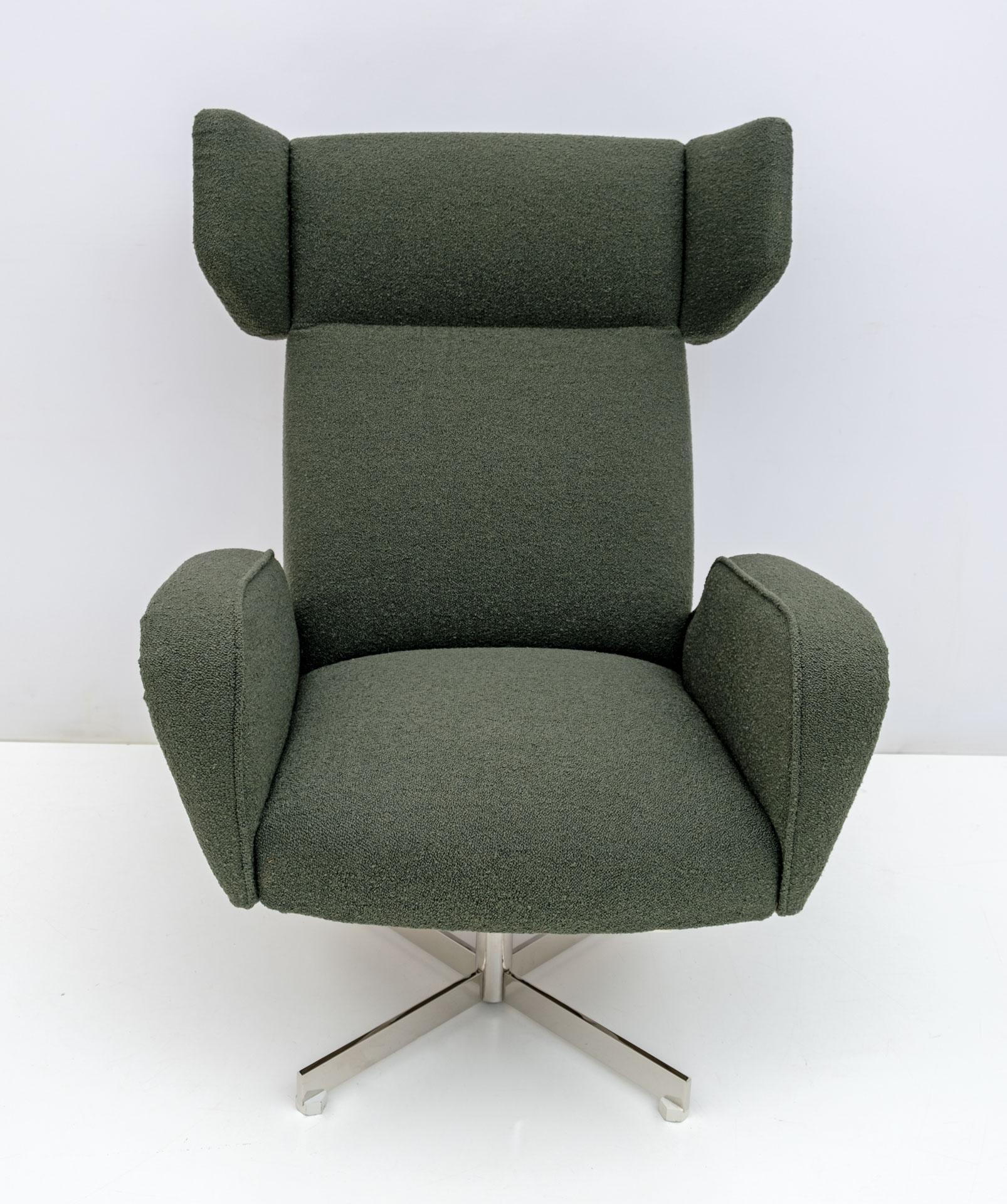 Mid-century Modern Italian Bouclé Swivel High Back Armchair, 1970s 3