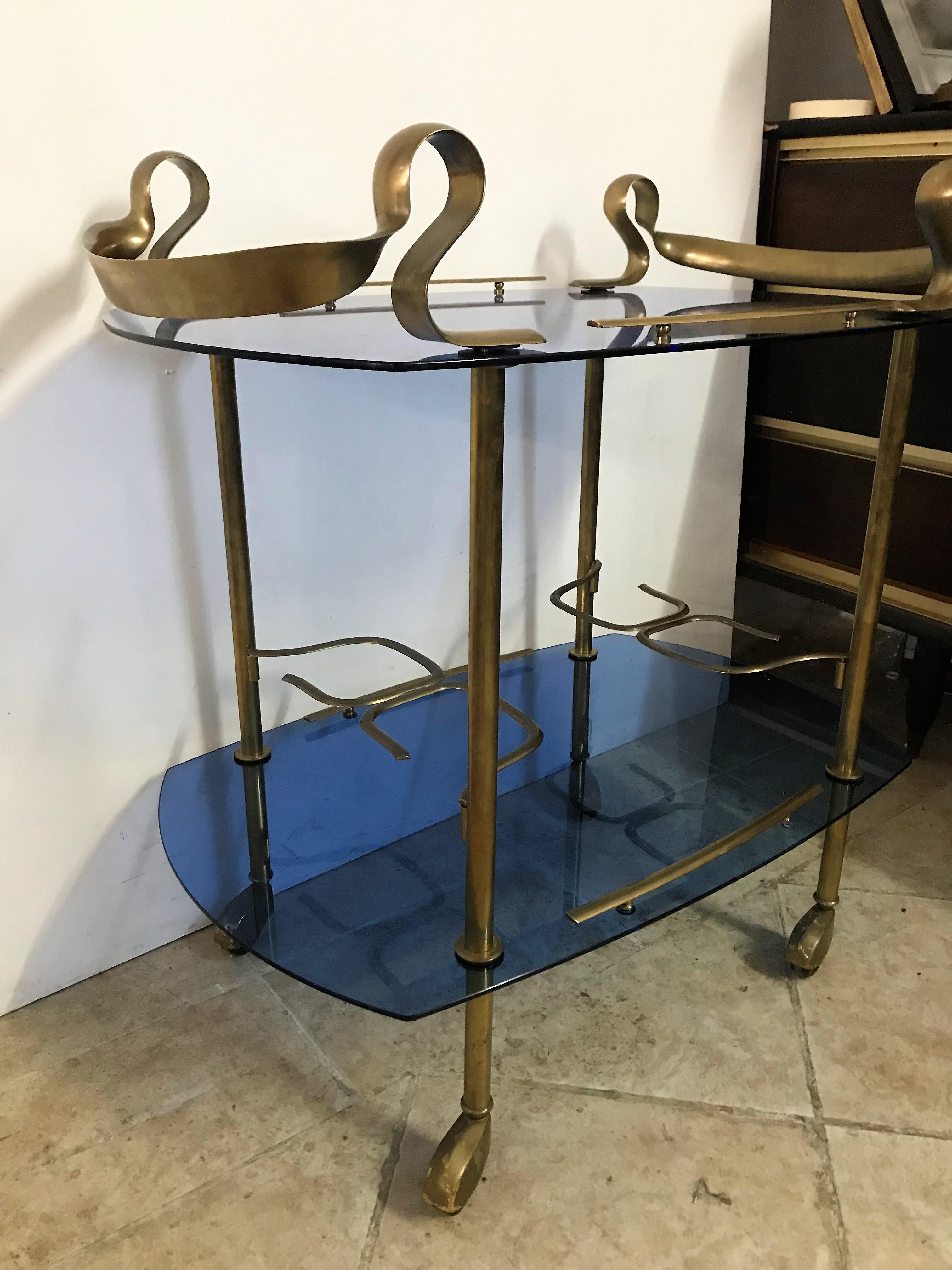 Hand-Crafted Mid-Century Modern Italian Brass and Glass Bar Cart Attributed to Fontana Arte