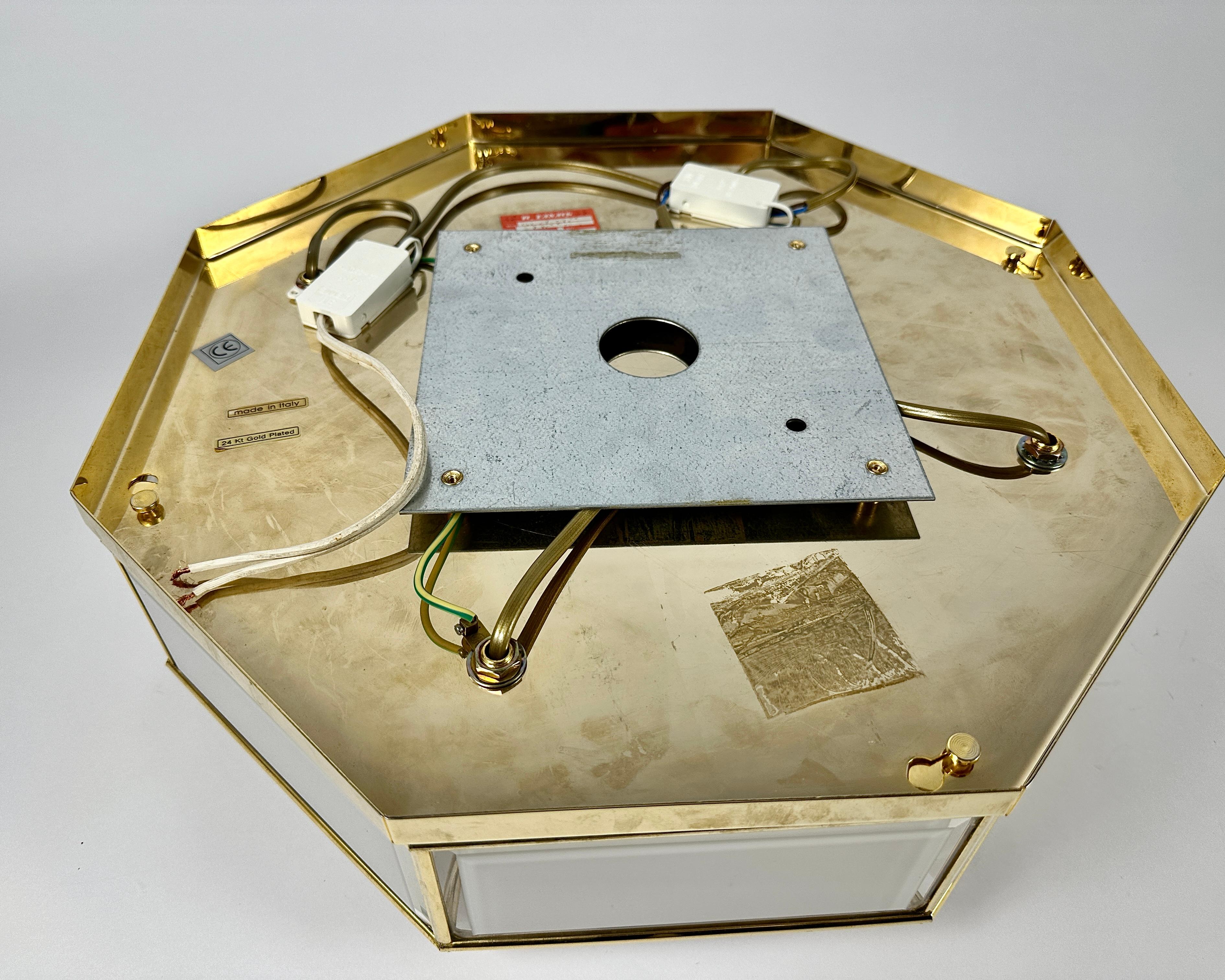 Lampada da parete a soffitto in ottone e vetro, anni '70, Italia, metà del secolo scorso in vendita 1