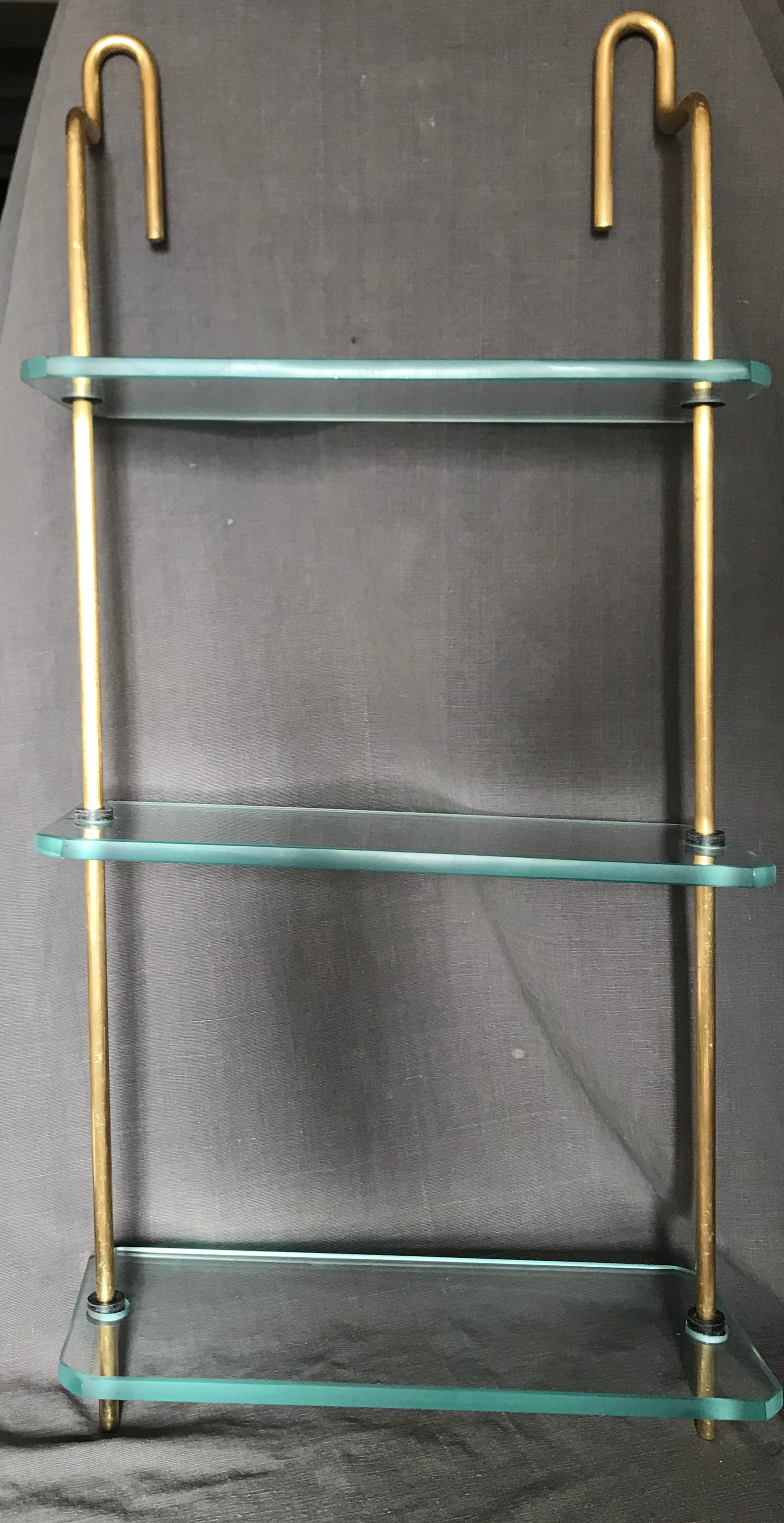 Mid-Century Modern Italian Brass and Glass Hanging Shelves im Zustand „Gut“ in New York, NY