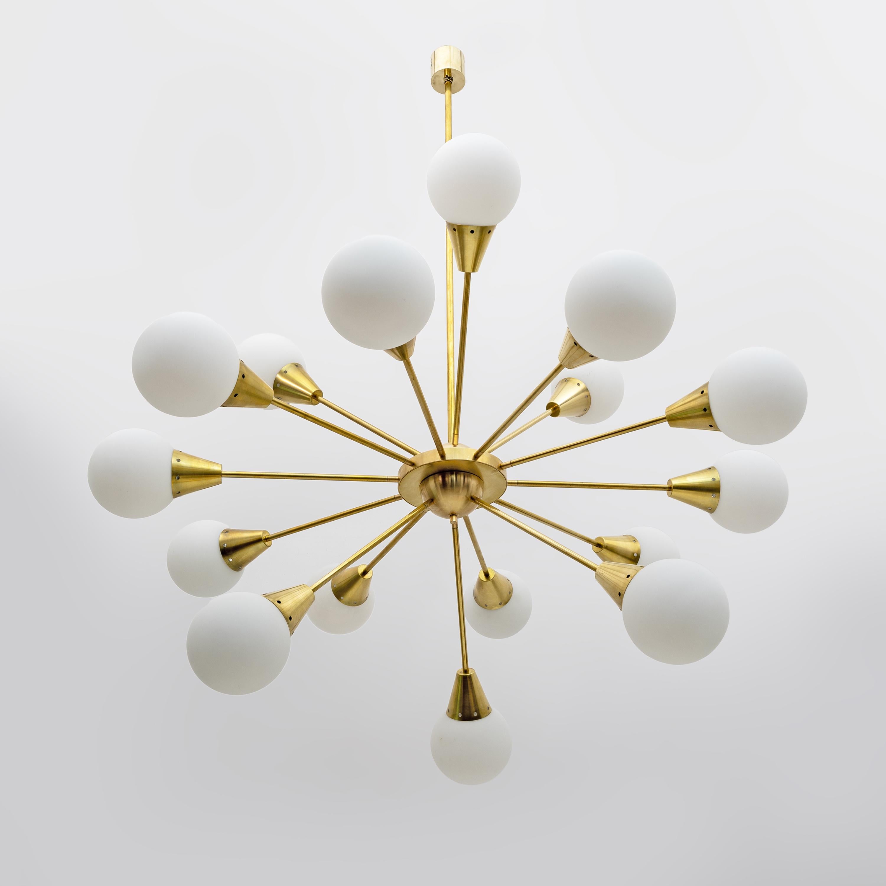 Extraordinary mid-century Sputnik chandelier in brass and 16 opaline spheres in Murano glass.
Also available in pairs. The height of the brass is customizable.
16 lamp holders with universal E27 fitting for Europe or E26 for the USA.
This fixture
