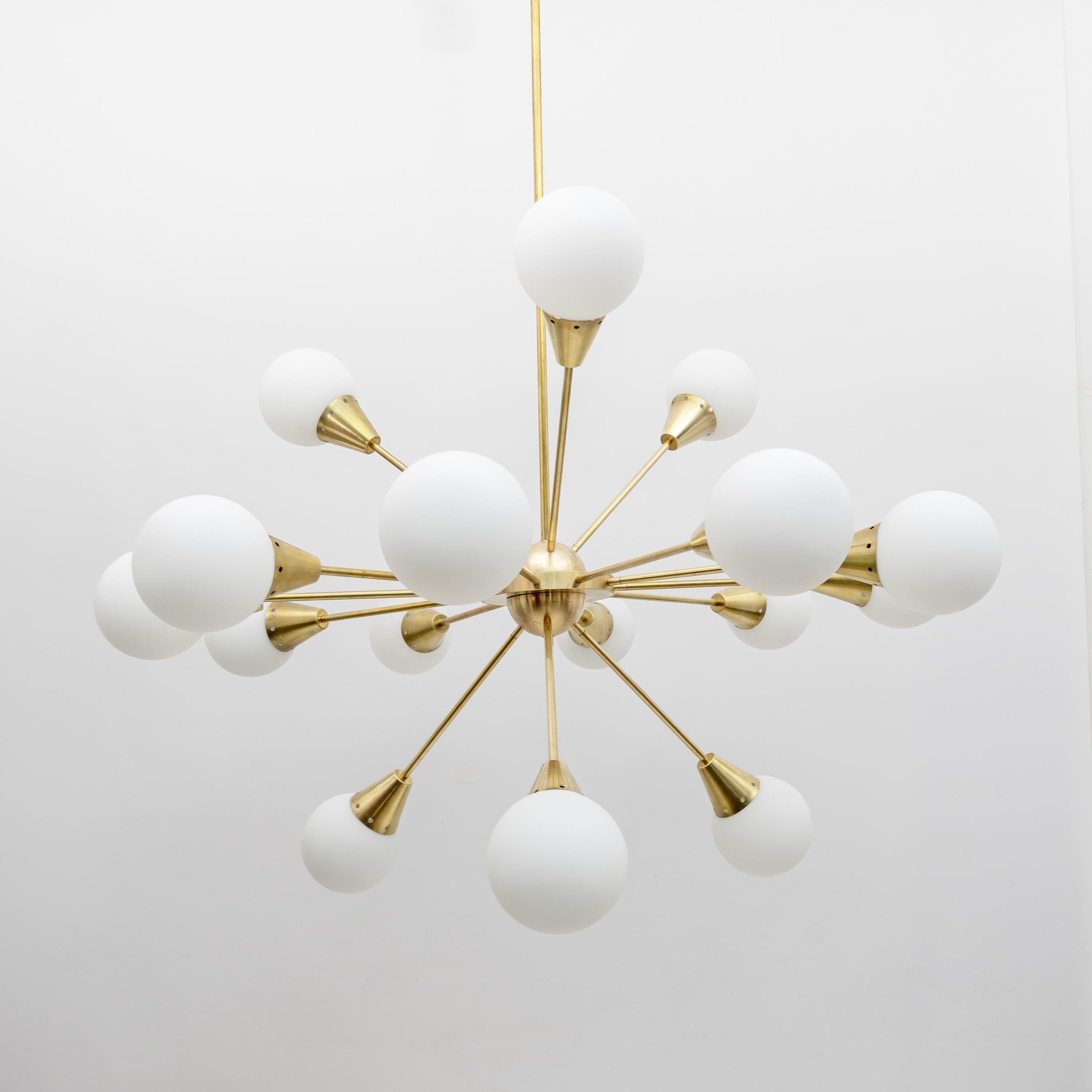Late 20th Century Mid-Century Modern Italian Brass and Glass Opaline Large Sputnik Chandelier, 70s For Sale