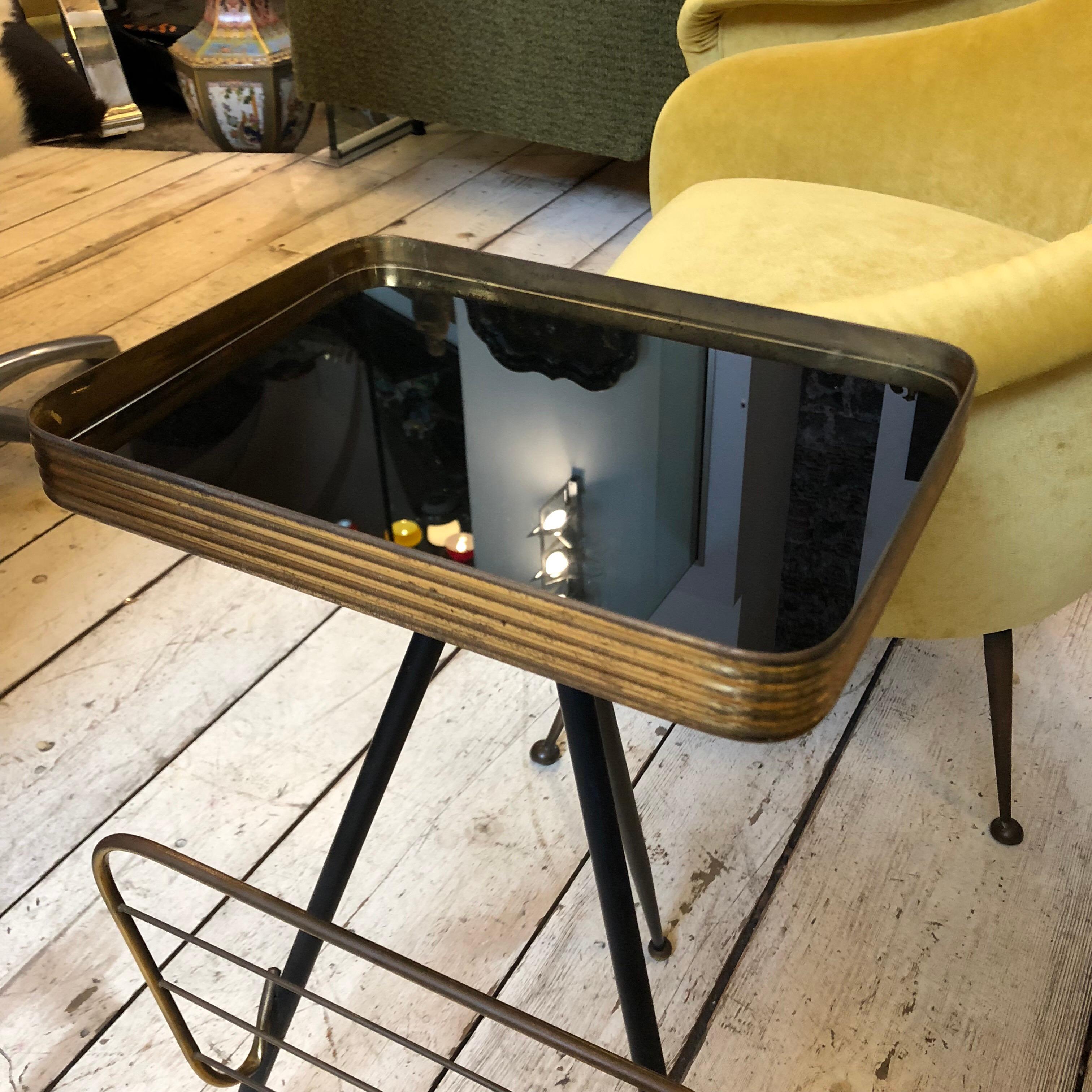 Mid-Century Modern Italian Brass and Glass Side Table and Magazine Rack, 1950 In Good Condition In Aci Castello, IT