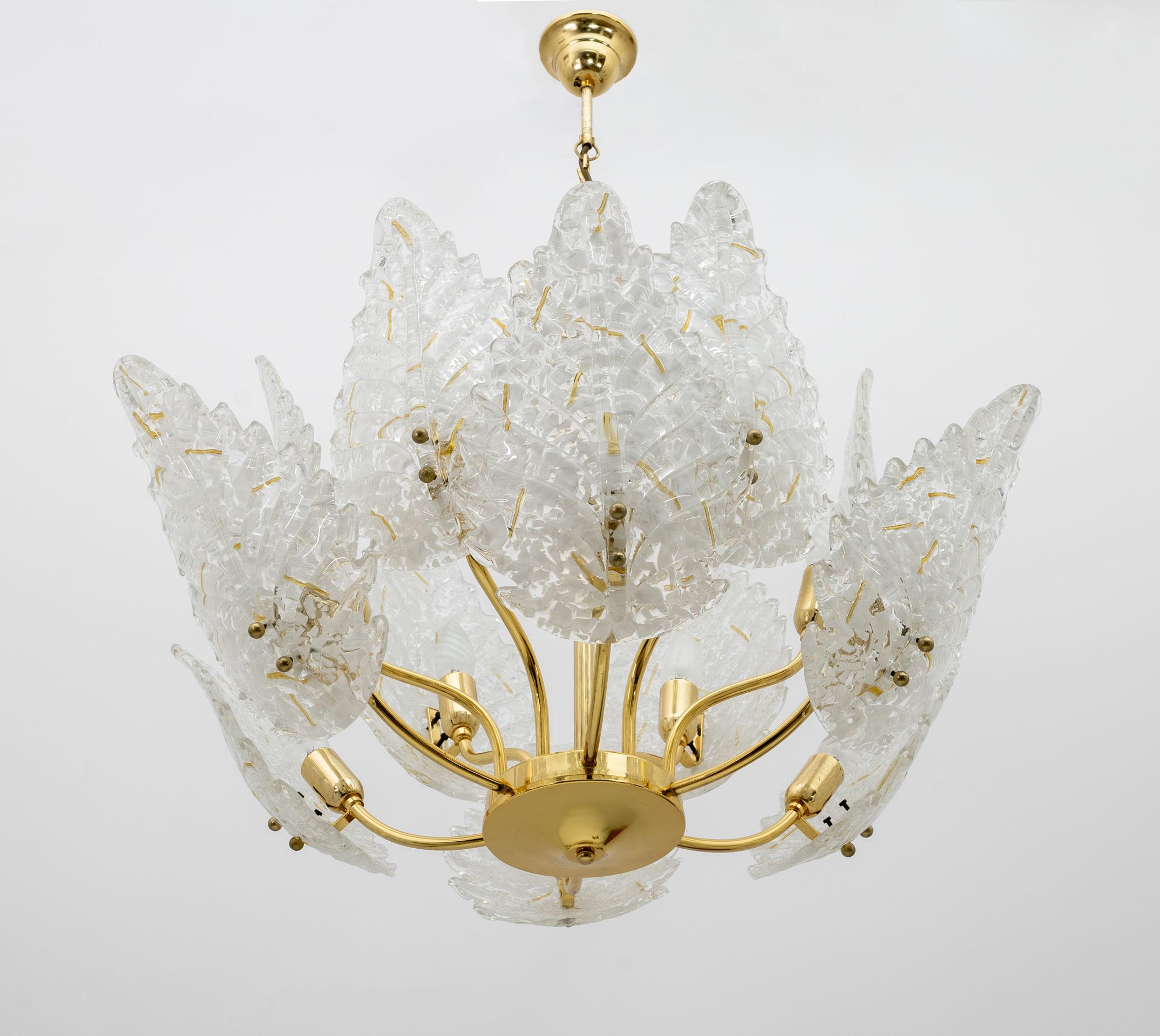 Twelve-leaf chandelier in Murano glass, twelve lights with E14 or E12 USA socket, in pure gold-plated brass.