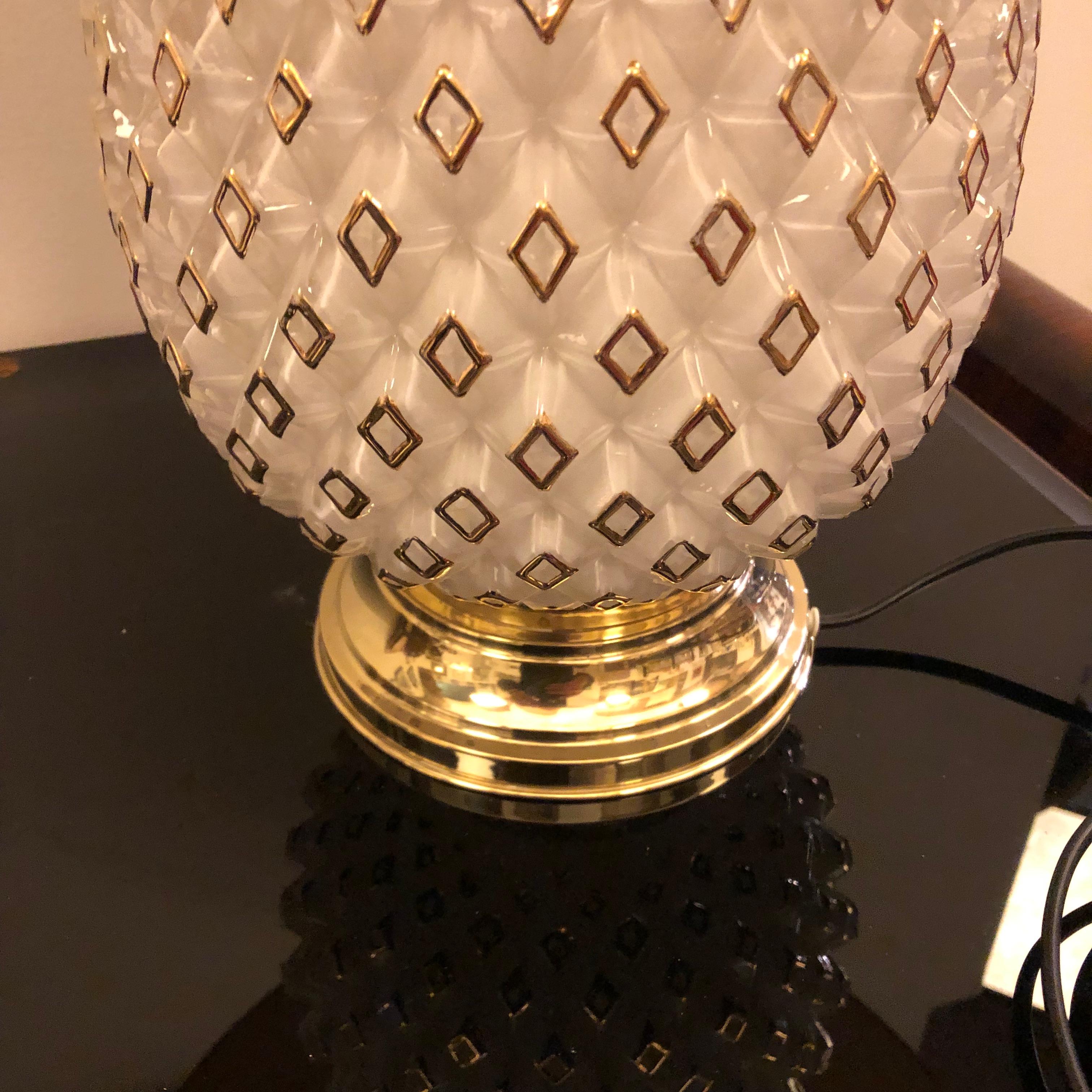 Mid-Century Modern Italian Brass and White Glass Pineapple Table Lamp, 1970 In Good Condition In Aci Castello, IT