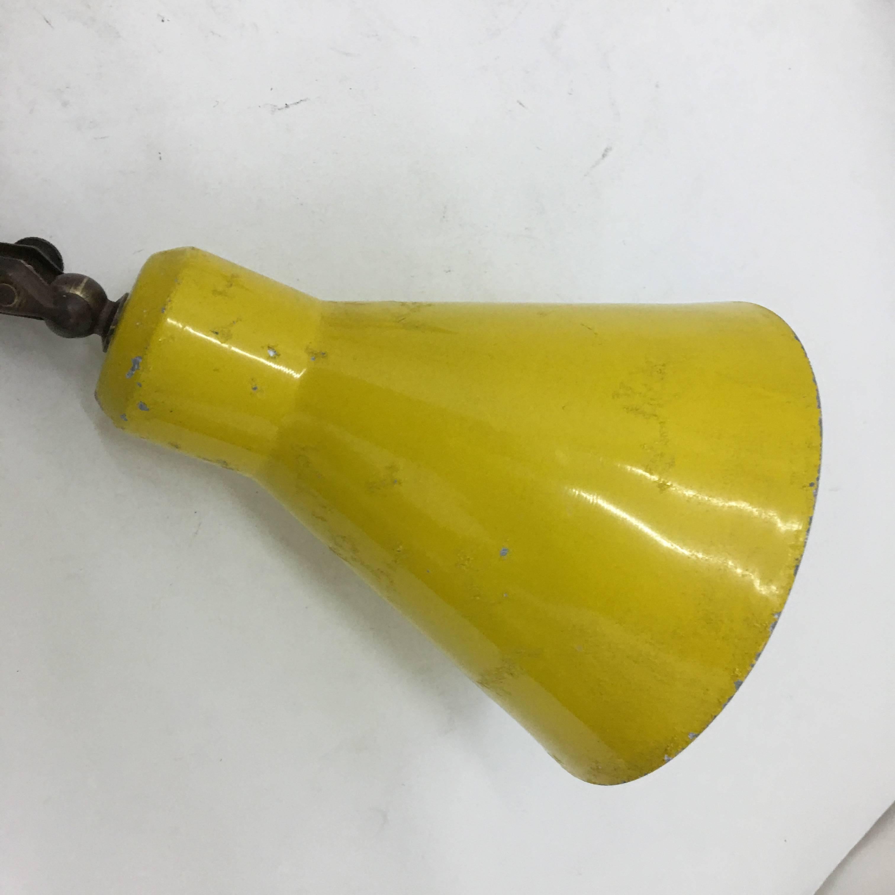 Mid-Century Modern Italian Brass and Yellow Painted Metal Scissor Lamp 1950 9