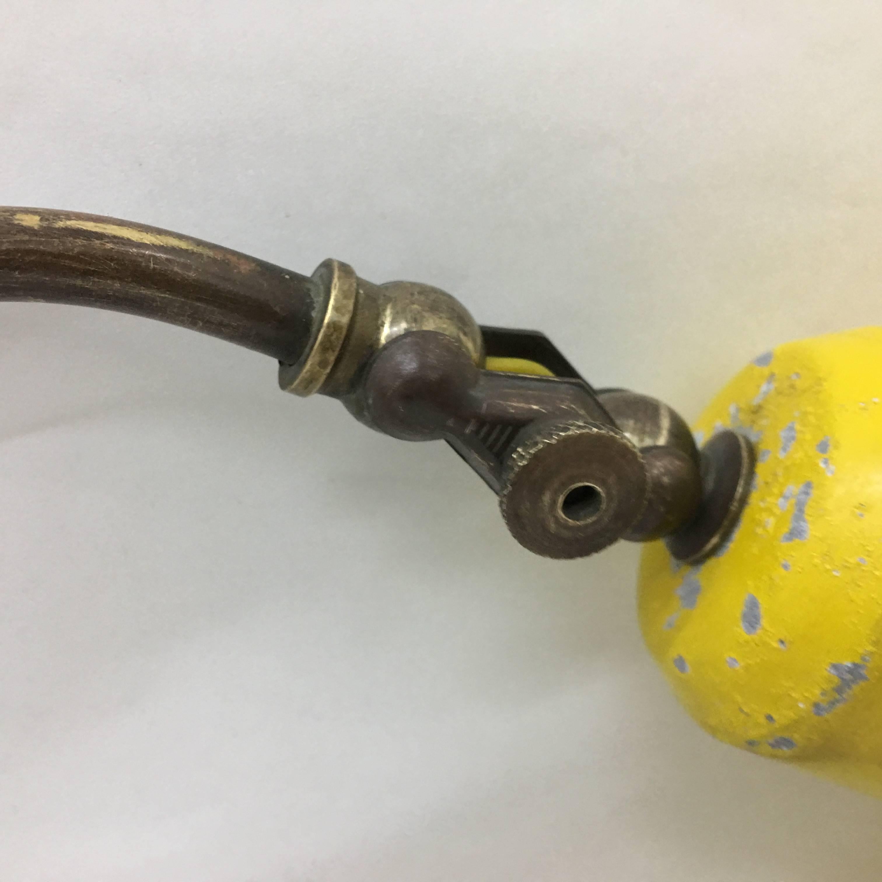 Mid-Century Modern Italian Brass and Yellow Painted Metal Scissor Lamp 1950 3