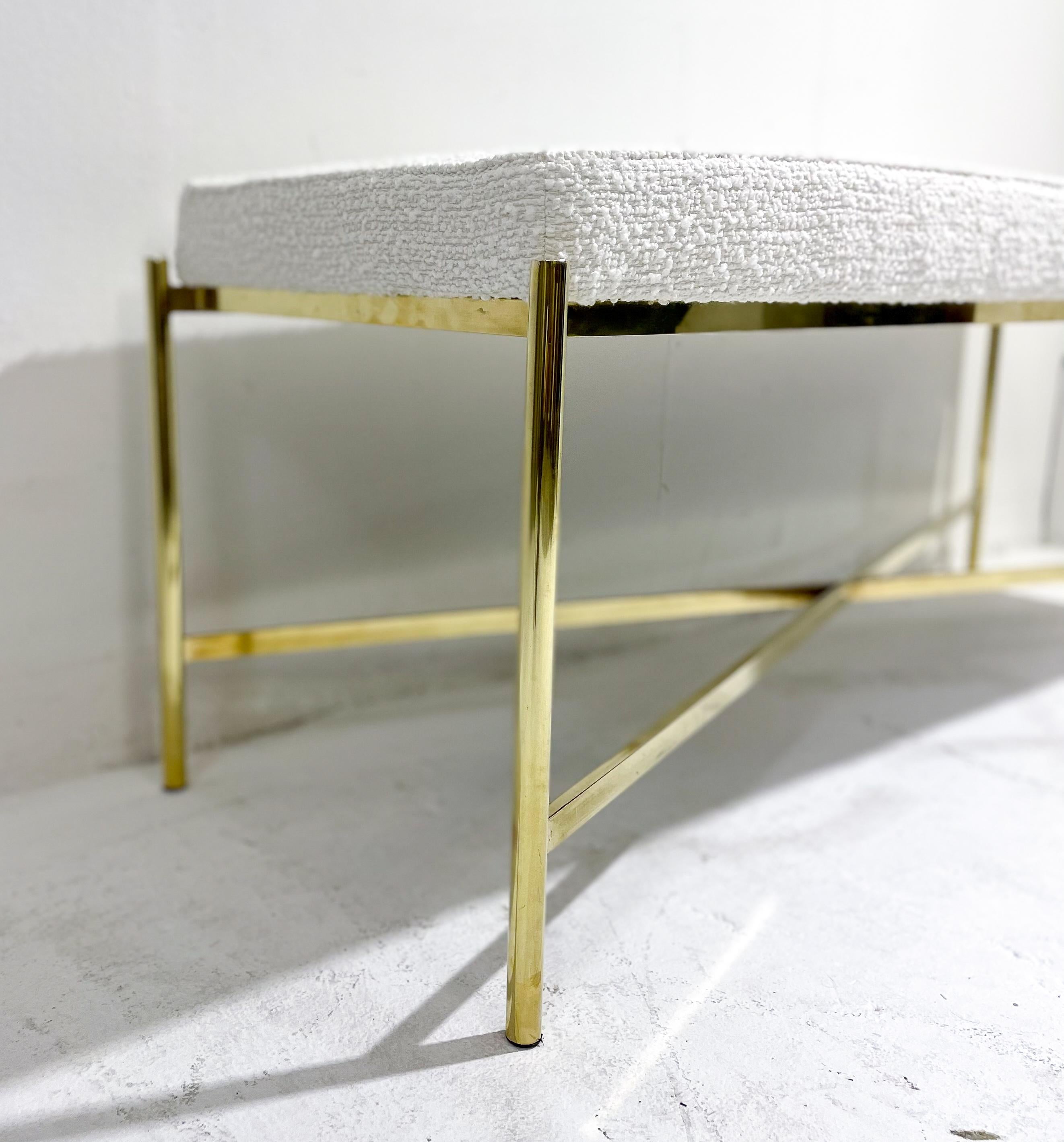 Mid-Century Modern Italian Brass Bench, New Upholstery, 2 Available In Good Condition For Sale In Brussels, BE