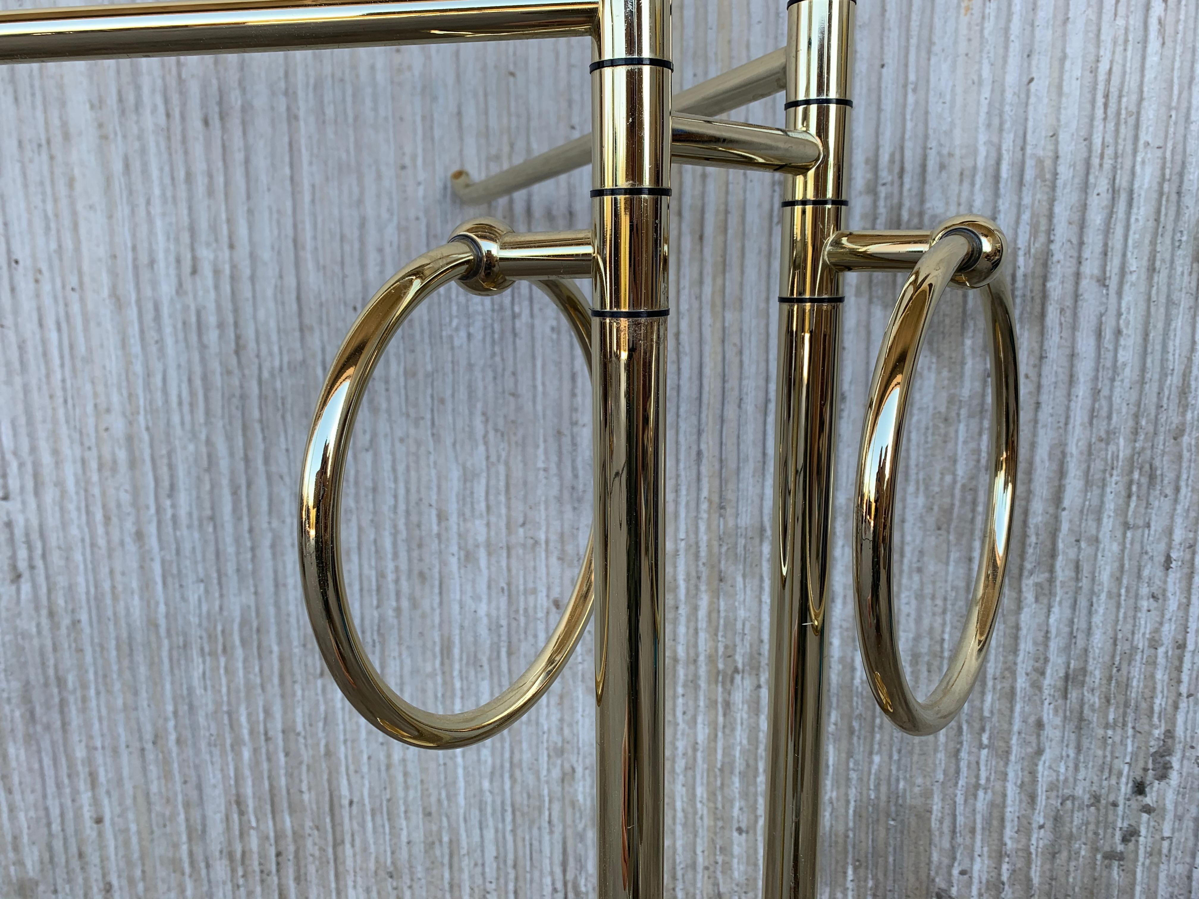 Mid-Century Modern Italian Brass Coat Stand with Round Base, Italy, 1970s For Sale 3