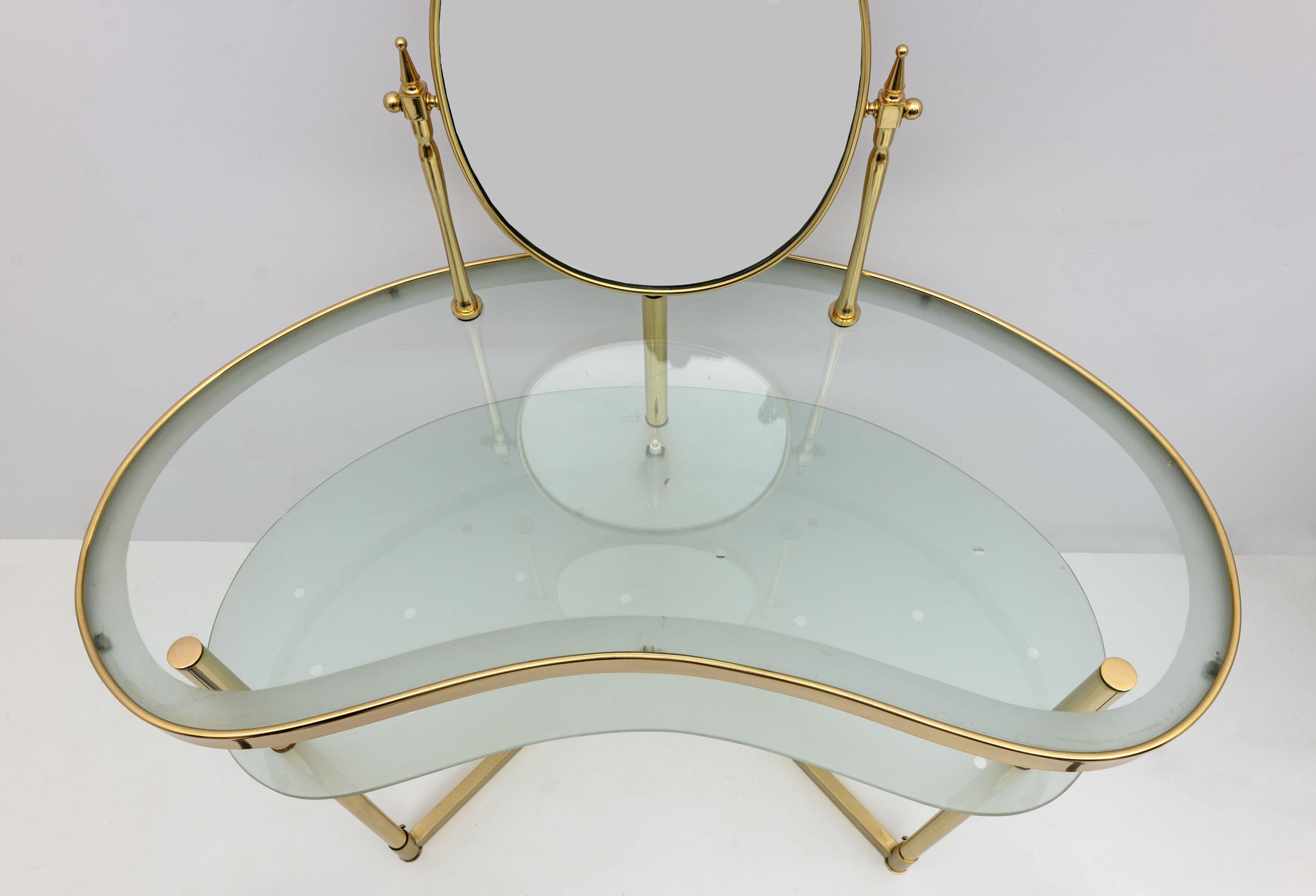 Mid-century Modern Italian Brass Dressing Table with Mirror by Luigi Brusotti In Good Condition In Puglia, Puglia