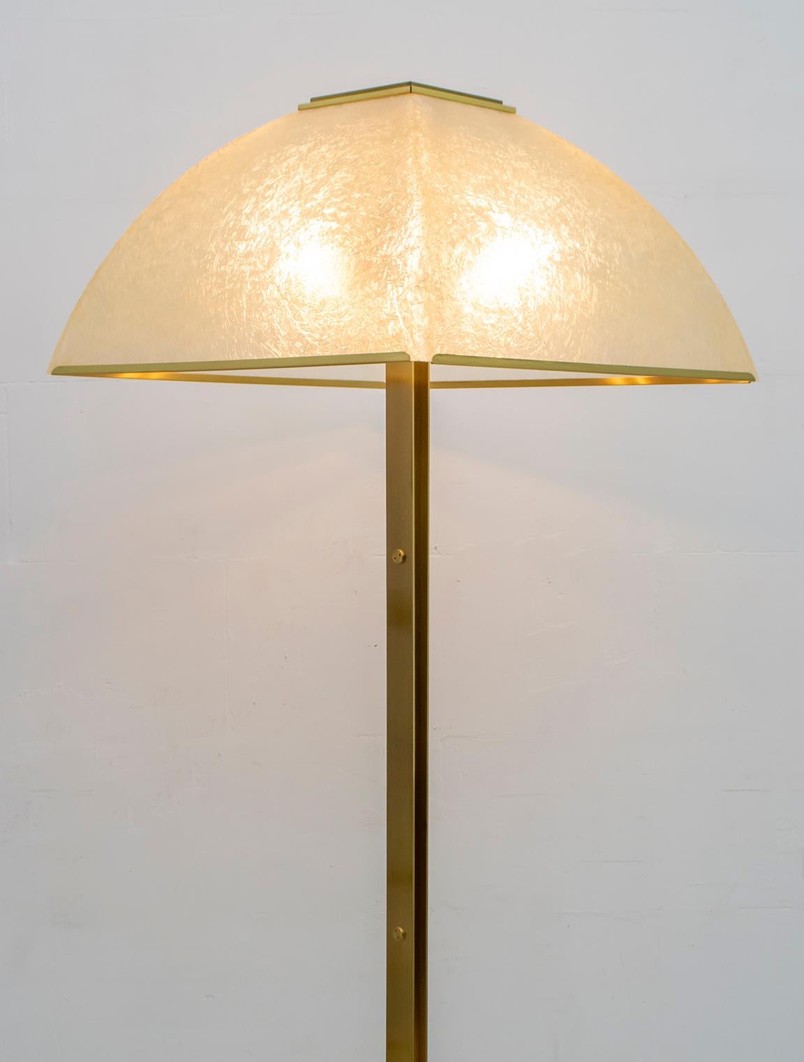 This floor lamp was designed by Luciano Frigerio and produced in the 70s, with a very refined design, in solid brass and fiberglass lampshade.