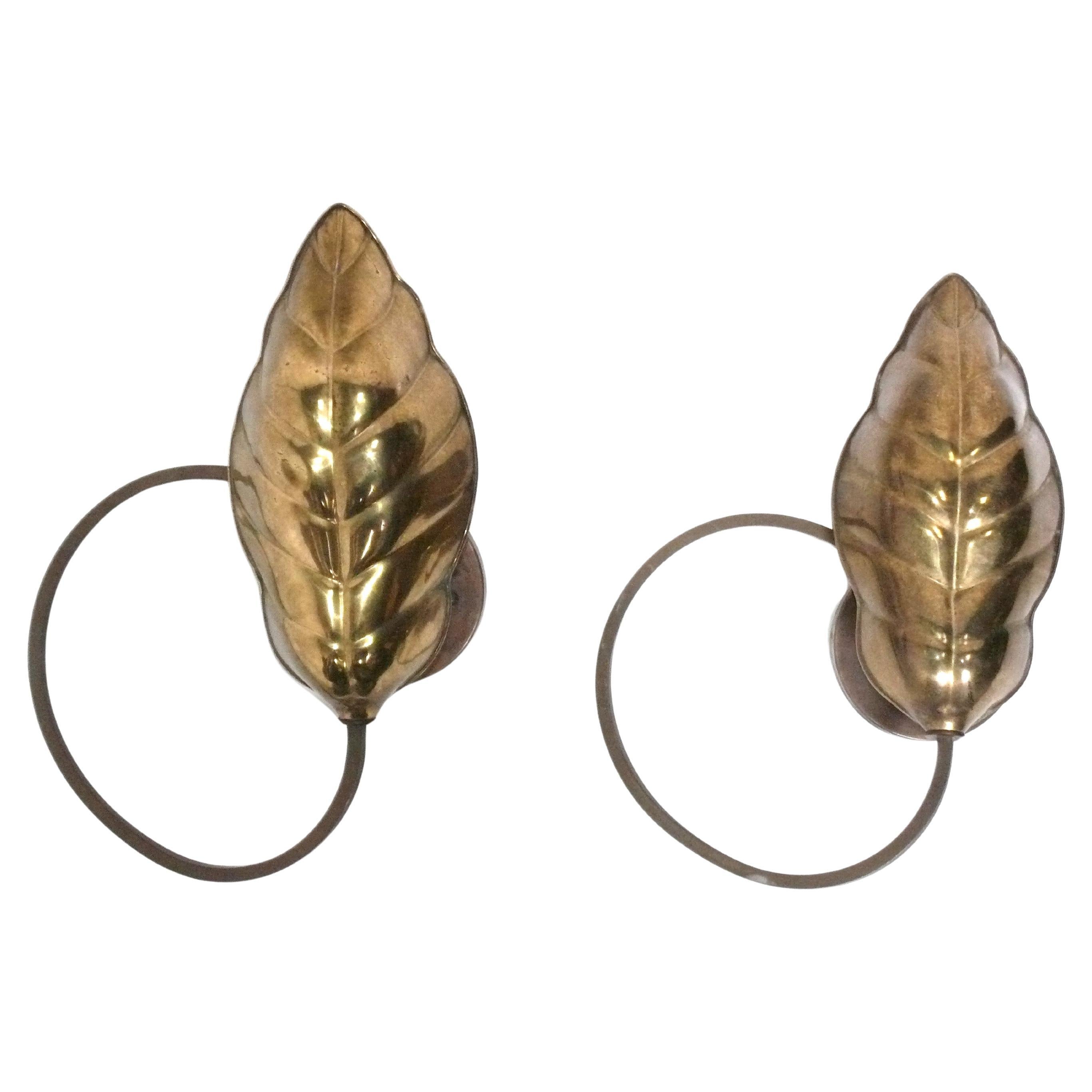 Mid Century Modern Italian Brass Leaf Sconces 1950s en venta