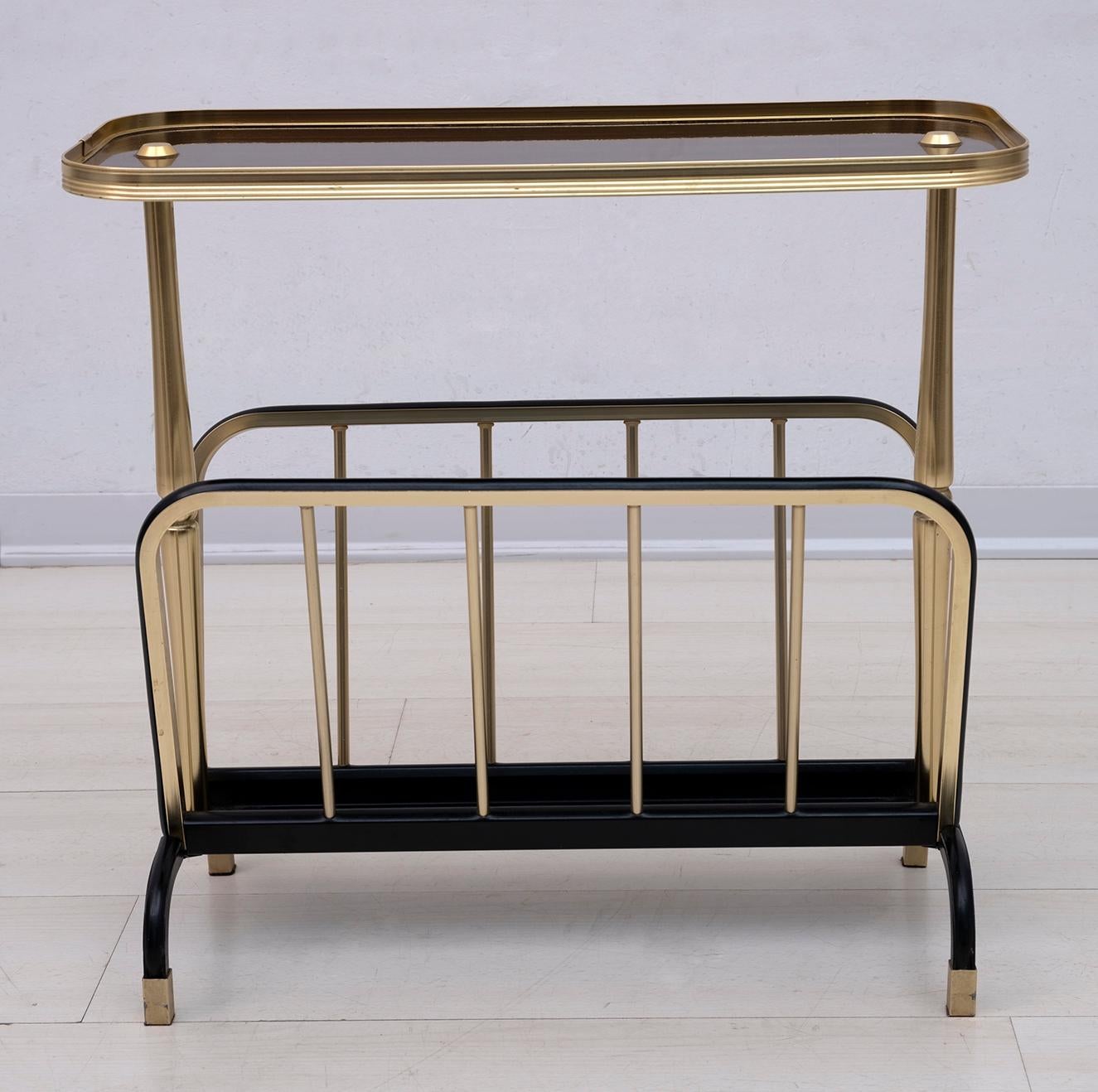 Beautiful magazine racks in brass and wood, Italian manufacture from the 1970s.