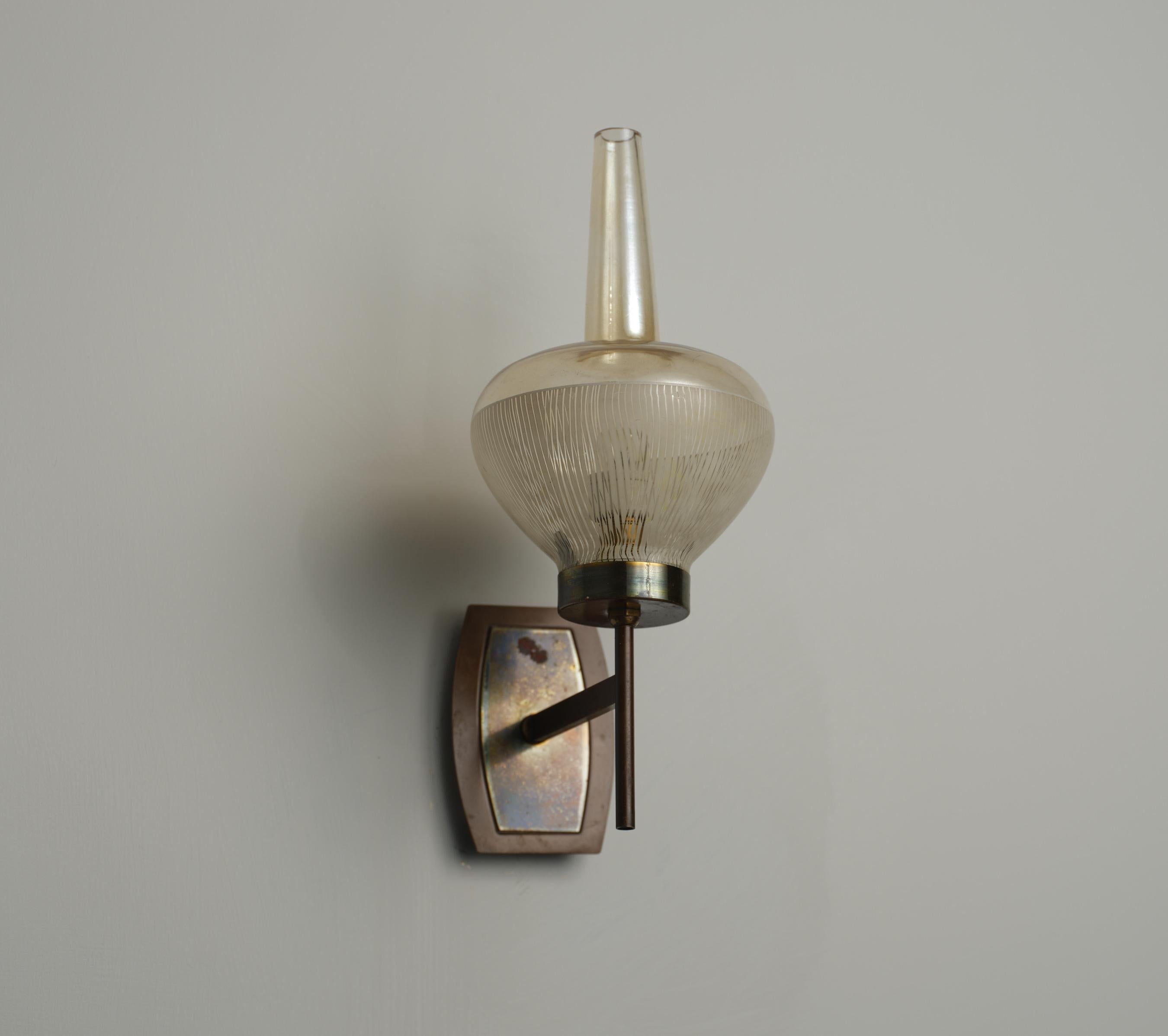 Mid-Century Modern Italian Brass Sconce with Glass Shade For Sale 1