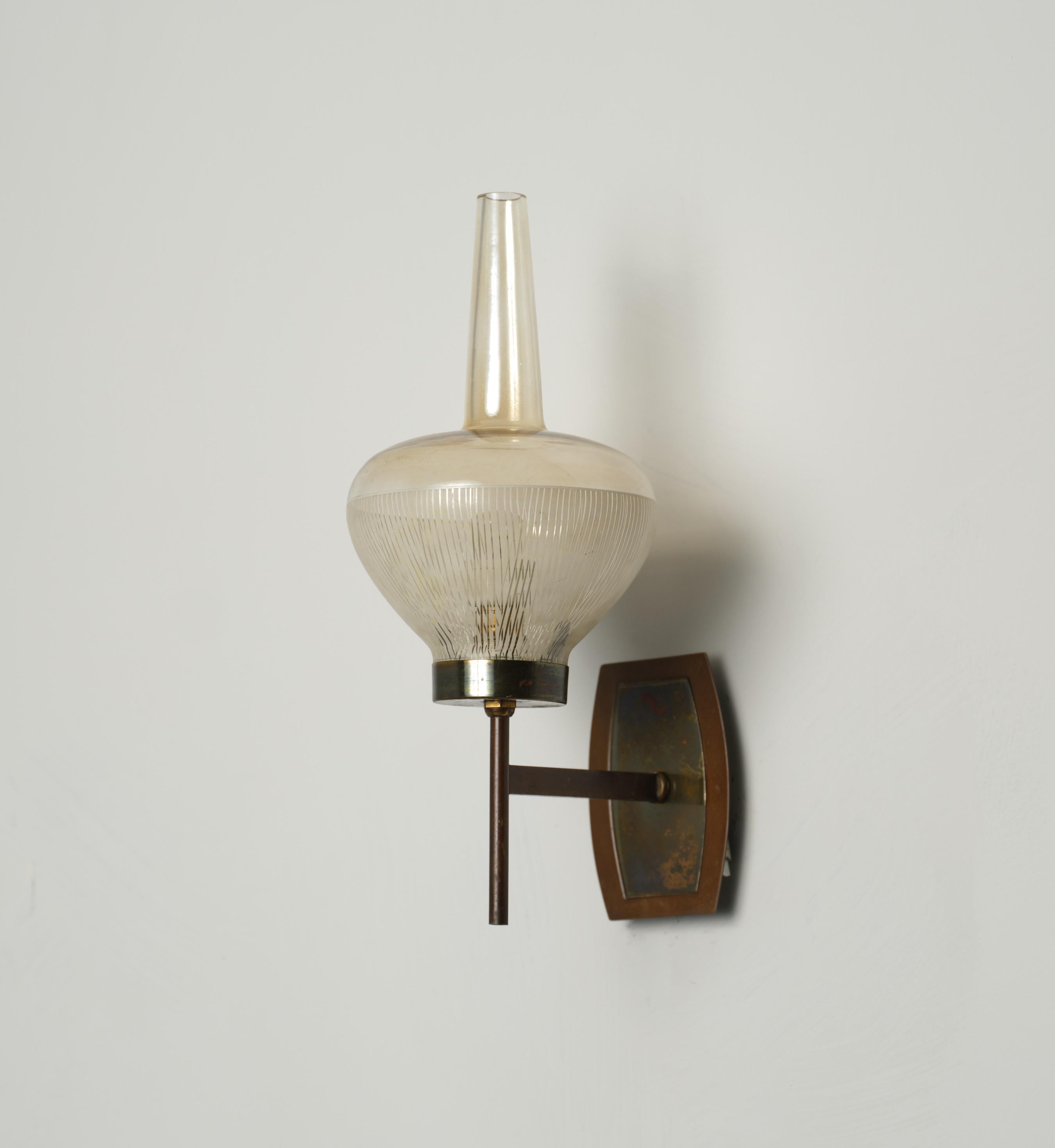 Mid-Century Modern Italian Brass Sconce with Glass Shade For Sale 2