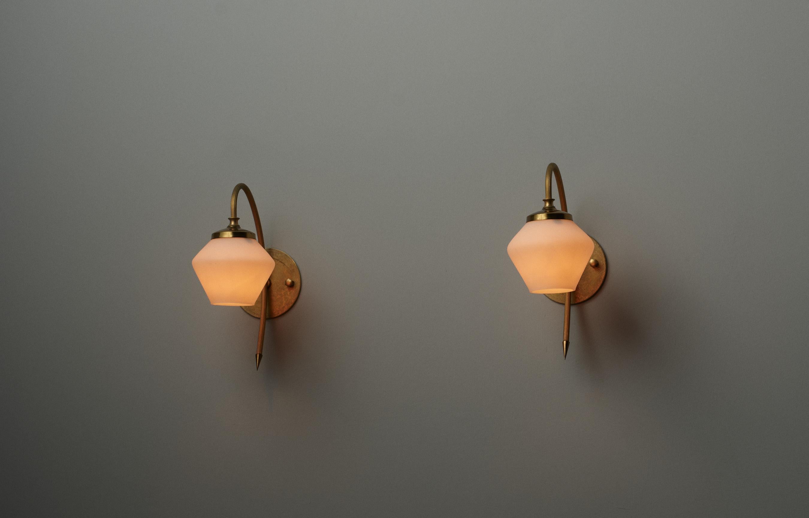 Mid-Century Modern Italian Brass Sconces with Opaline Glass Shades In Good Condition In Rome, IT