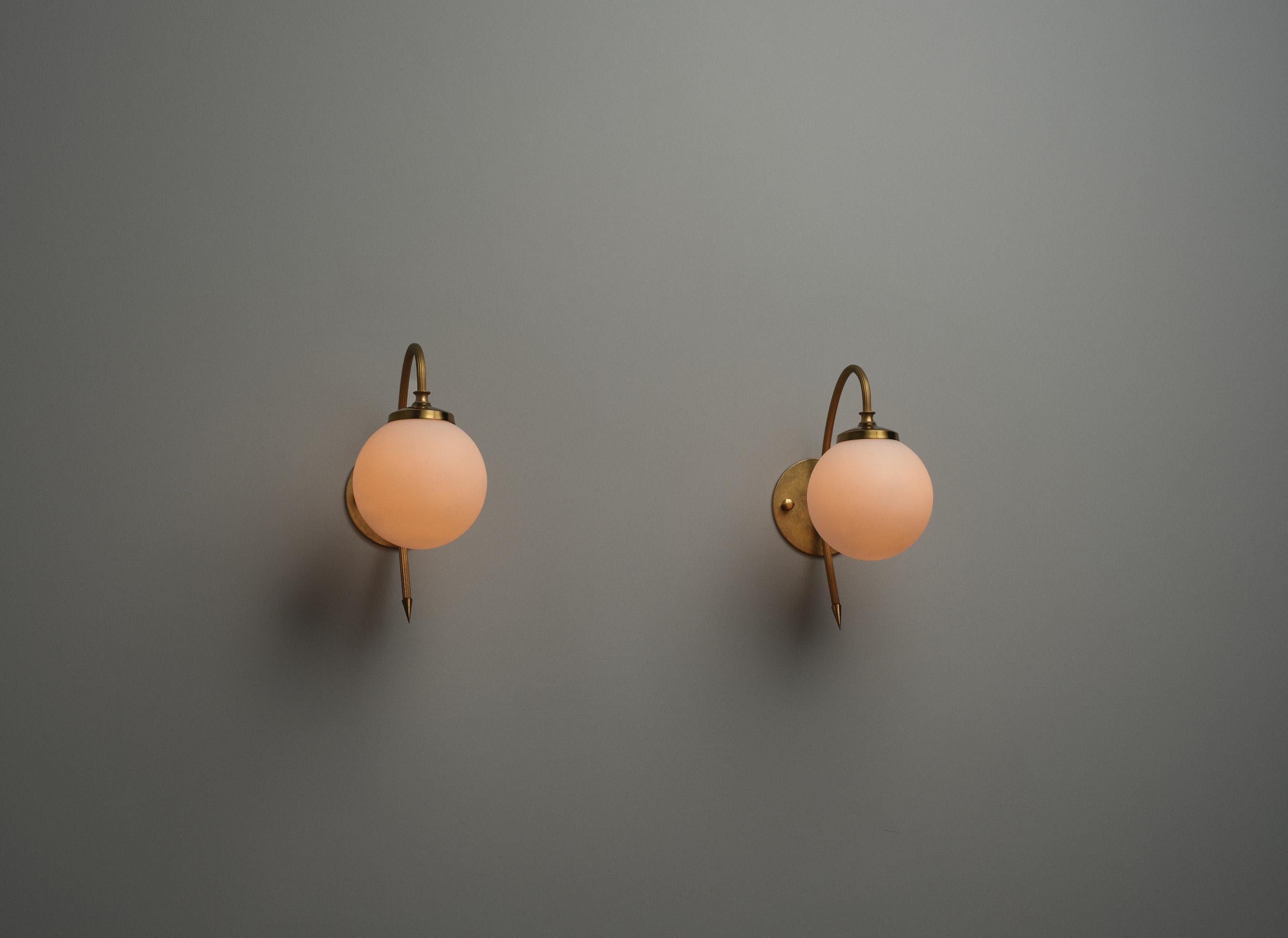 Mid-Century Modern Italian Brass Sconces with Opaline Glass Shades In Good Condition In Rome, IT
