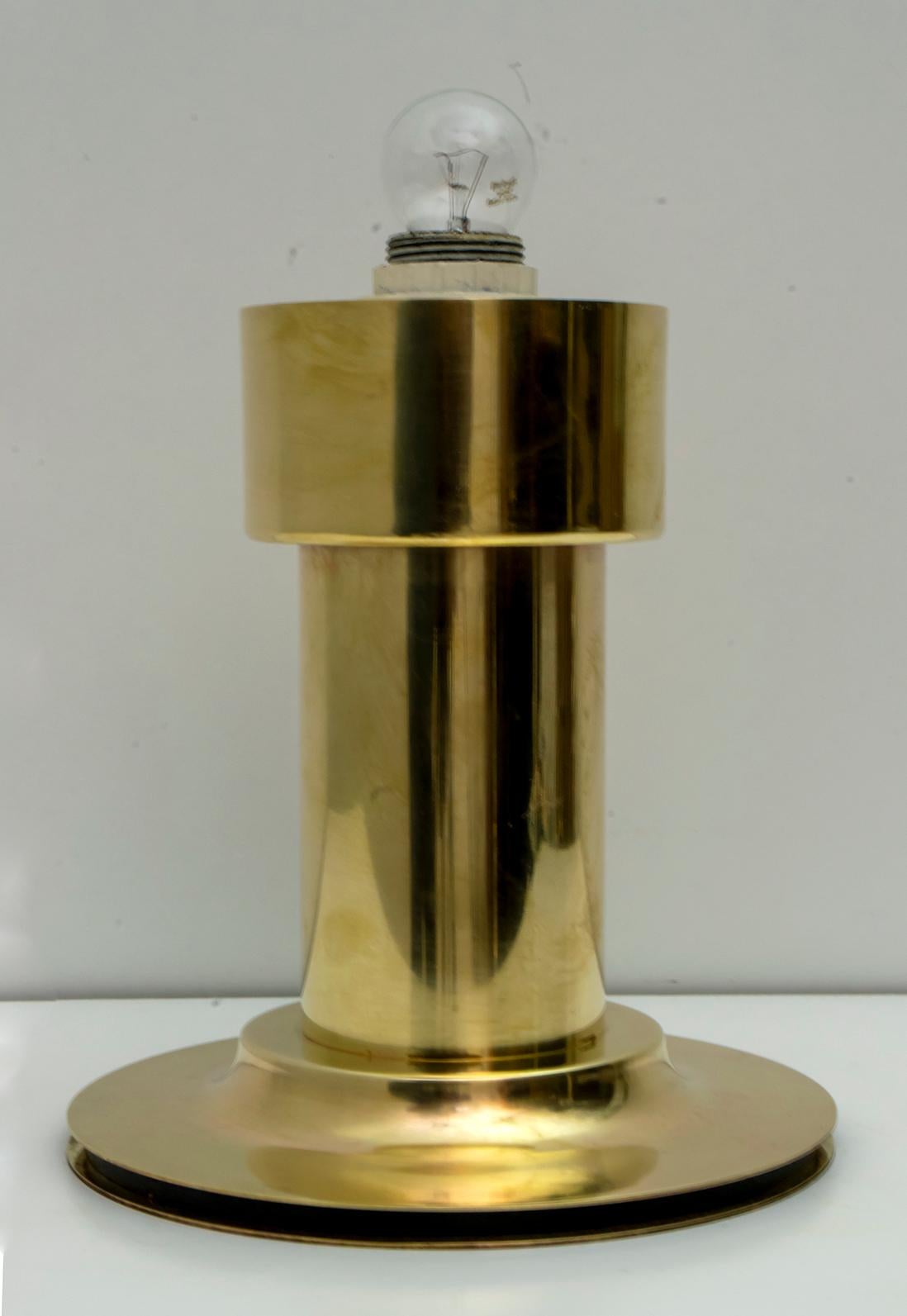 Mid-Century Modern Italian Brass Table Lamp, 1960s In Good Condition For Sale In Puglia, Puglia