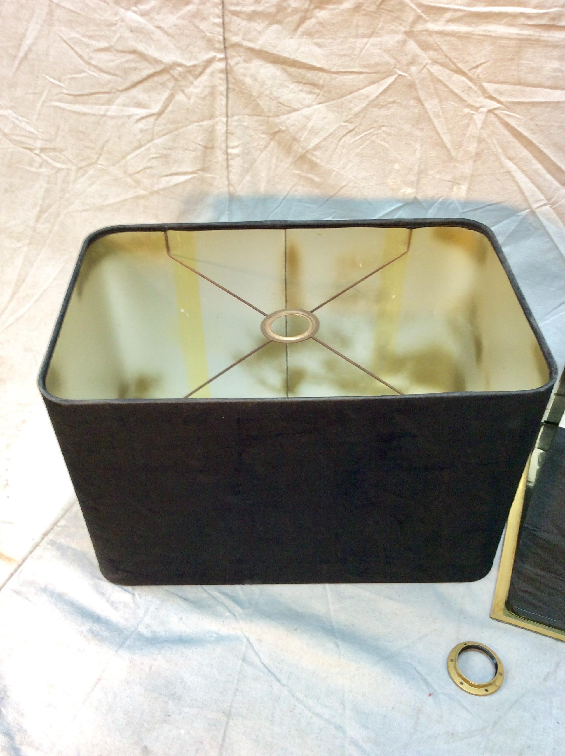 Mid Century Modern Italian Brass Table Lamp For Sale 7