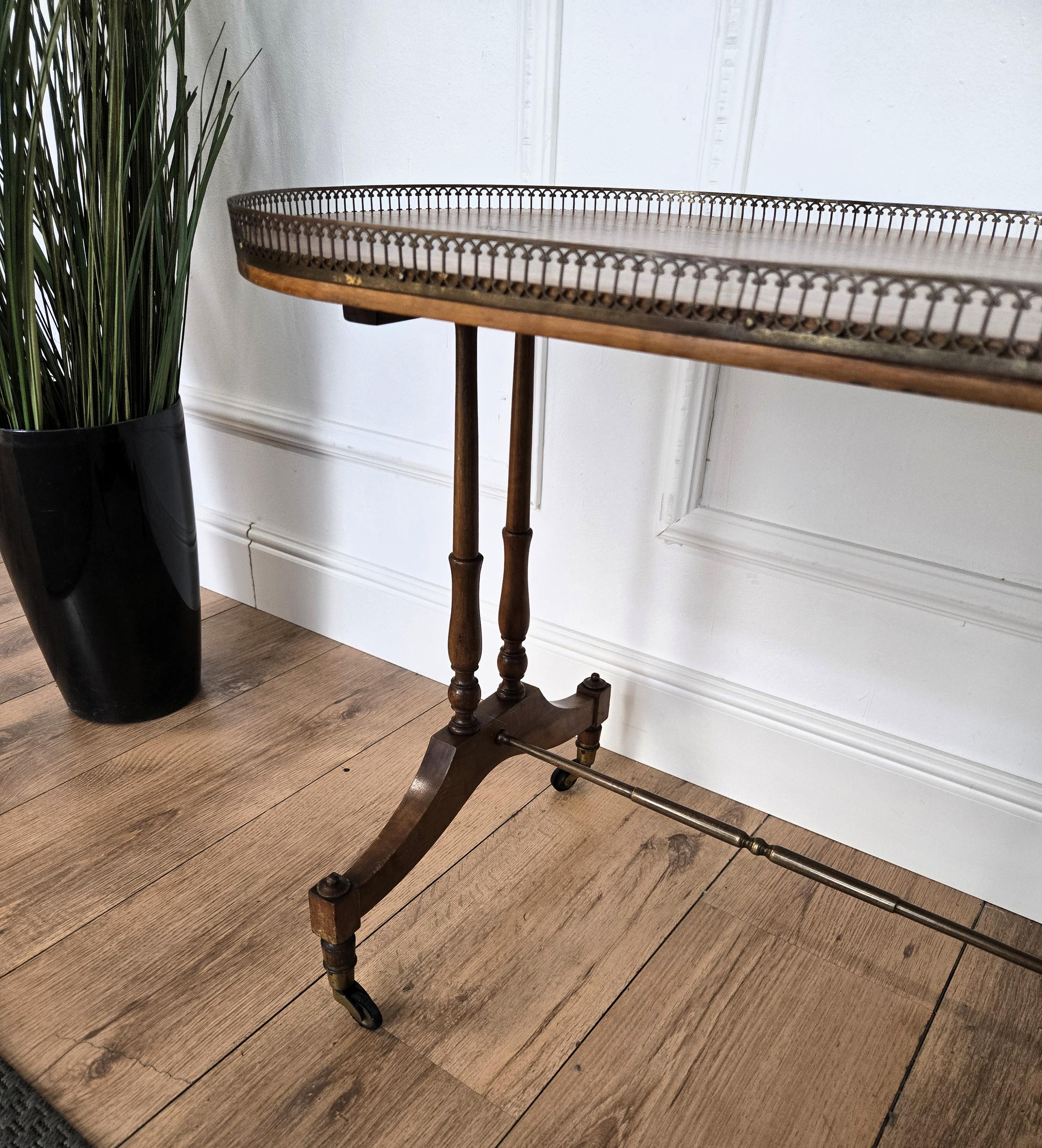 Carrello da bar con tavolino da bar in legno e ottone, moderno e di metà secolo. in vendita 1