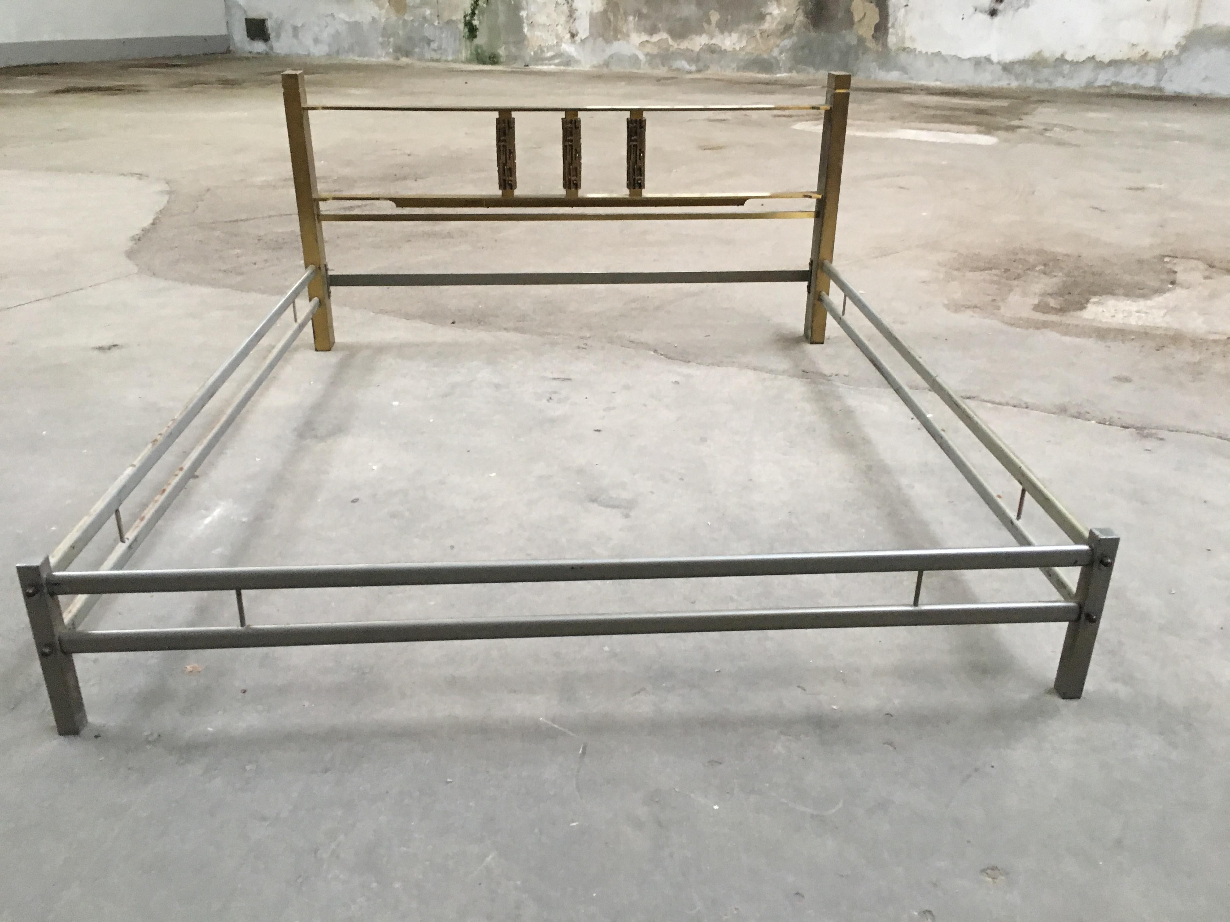 Mid-Century Modern Italian bronze bed by Luciano Frigerio for 'Frigerio Di Desio' from 1970s. 
The bed needs a bed-net and a mattress of cm.165 width and cm. 190 length 
Bed frame measurements: cm.176 x 211 x H 89.
