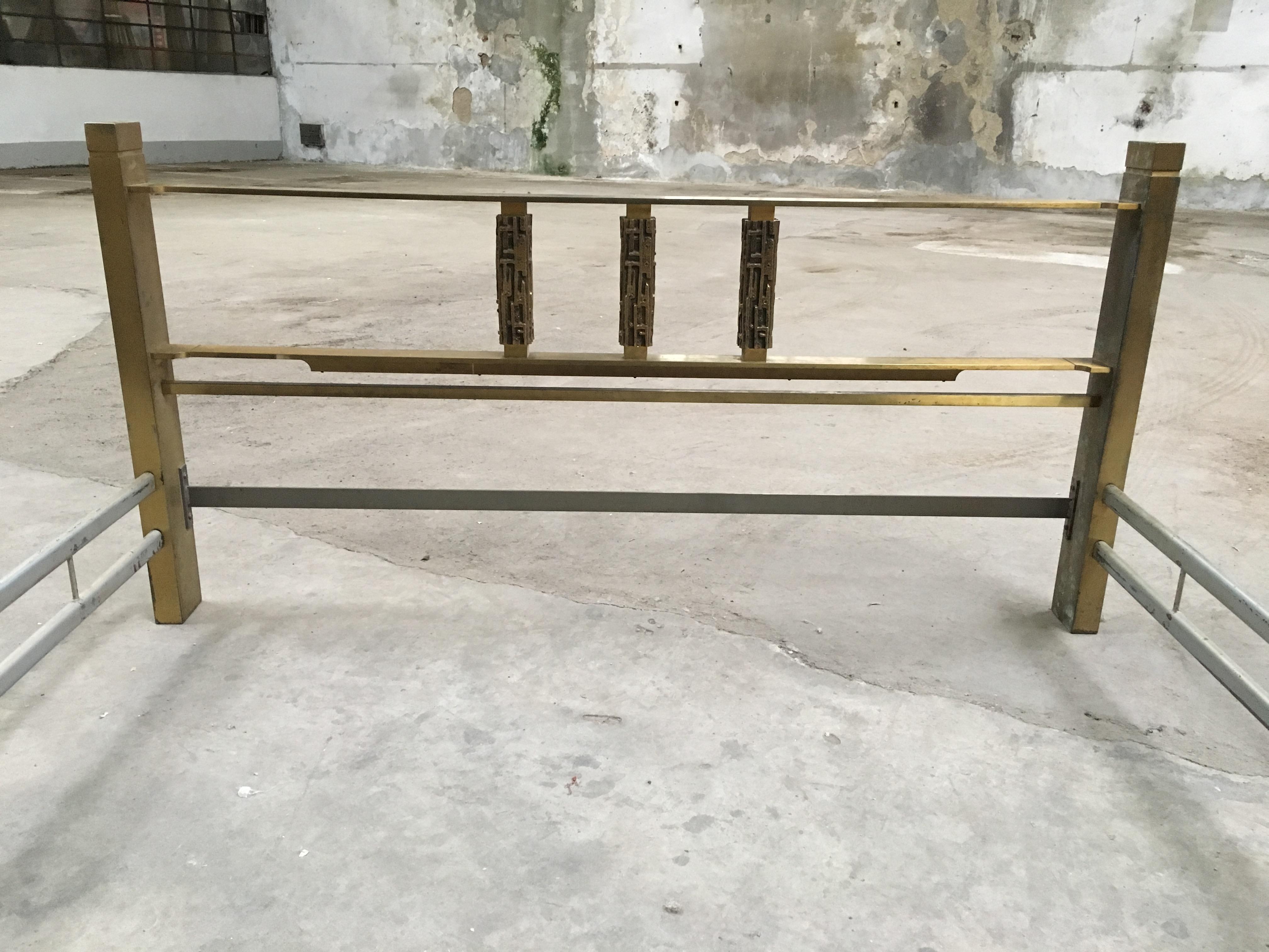 Metal Mid-Century Modern Italian Bronze Queen Size Bed by Luciano Frigerio, 1970s For Sale