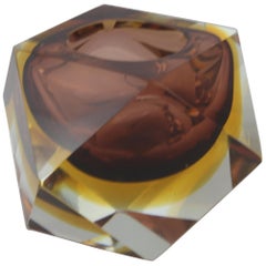 Cenicero italiano moderno de mediados de siglo, amarillo pardo y cristal de Murano transparente, años 60