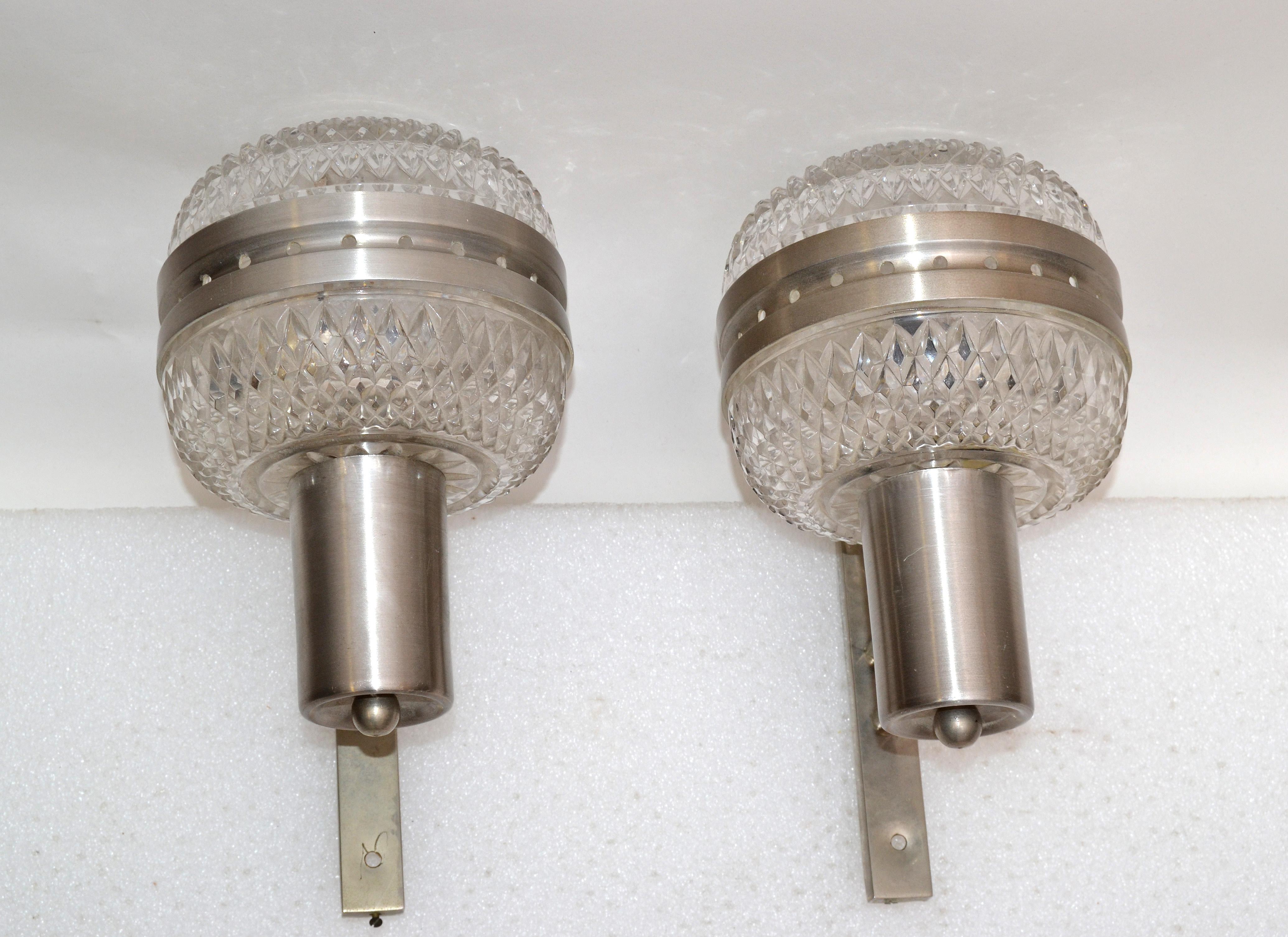 Mid-Century Modern Italian Brushed Stainless Steel & Cut Glass Sconces, Pair For Sale 7