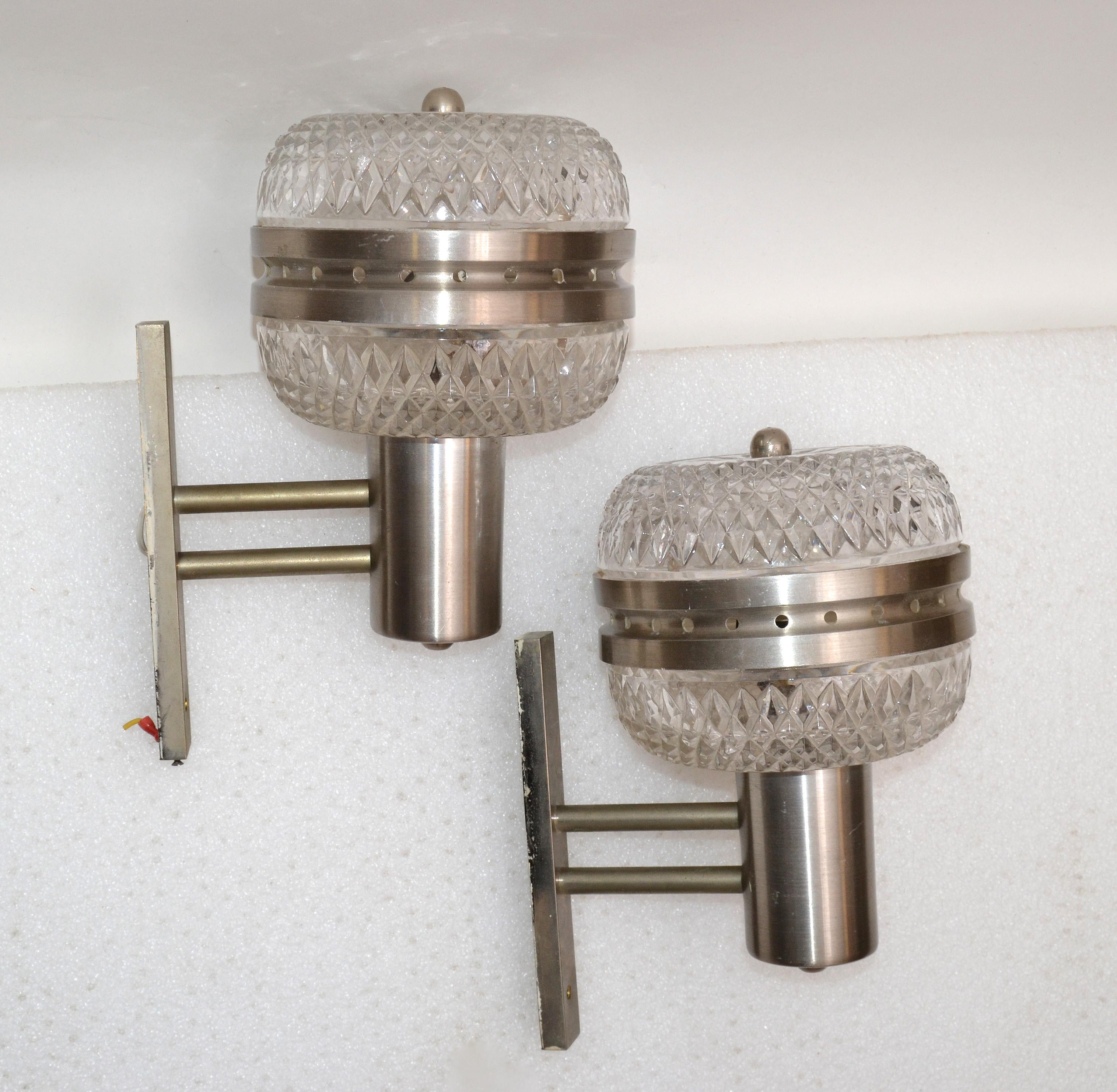 Mid-Century Modern Italian Brushed Stainless Steel & Cut Glass Sconces, Pair For Sale 4