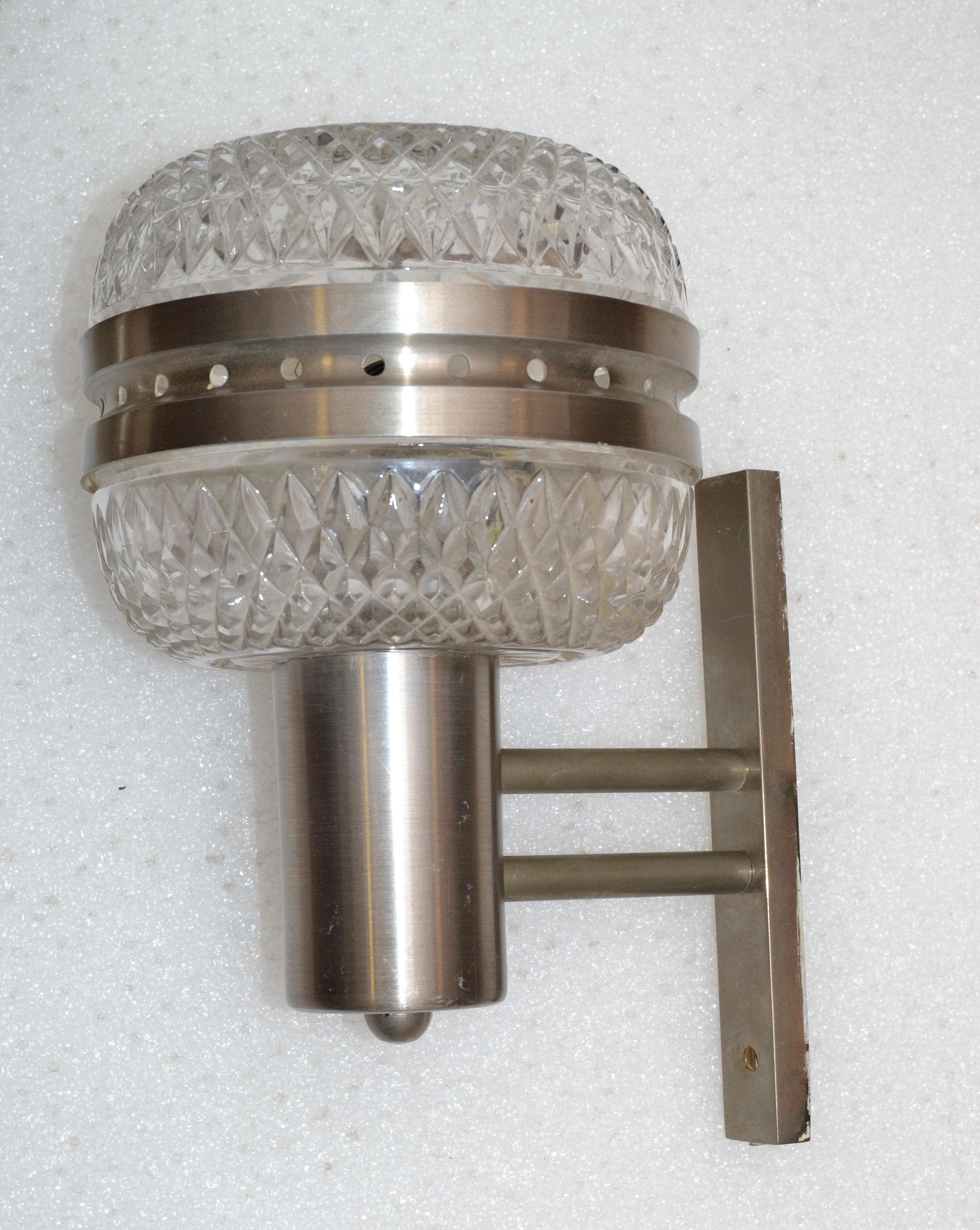 Mid-Century Modern Italian Brushed Stainless Steel & Cut Glass Sconces, Pair For Sale 4