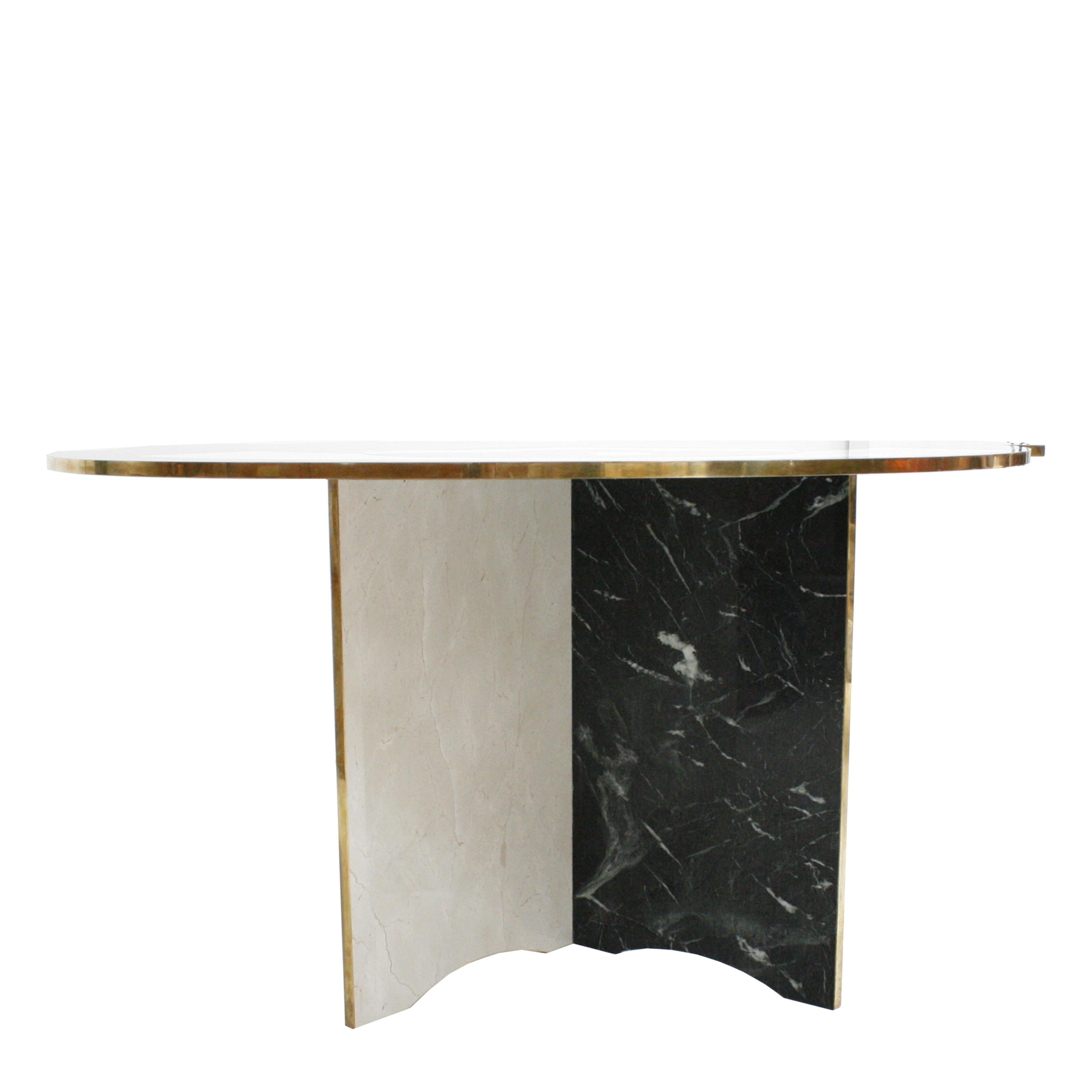 Laiton Table circulaire italienne moderne du milieu du siècle dernier en marbre et laiton de L.A. Studio en vente